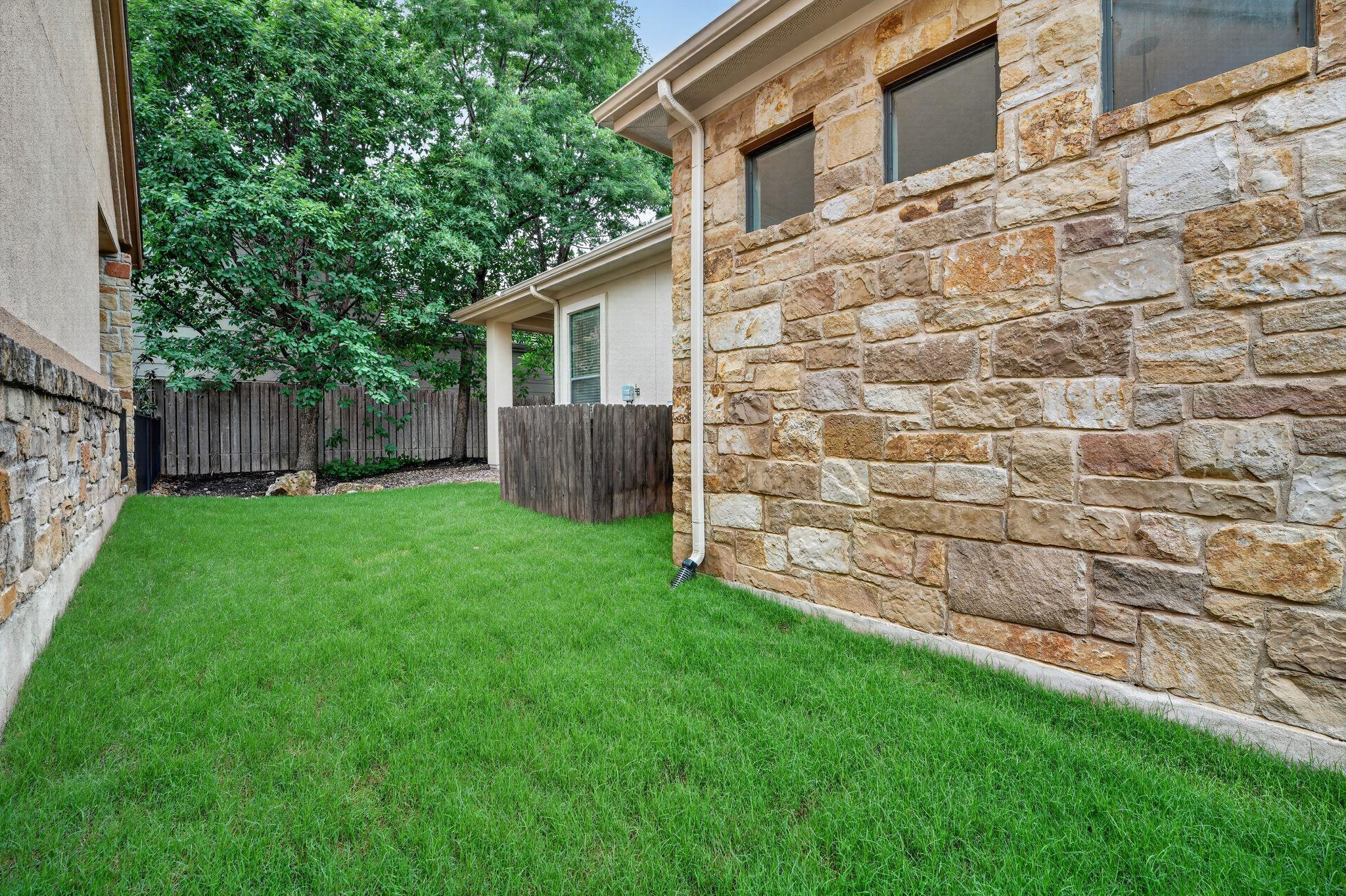 14 PRESTONWOOD Cir, Lakeway, TX 78734