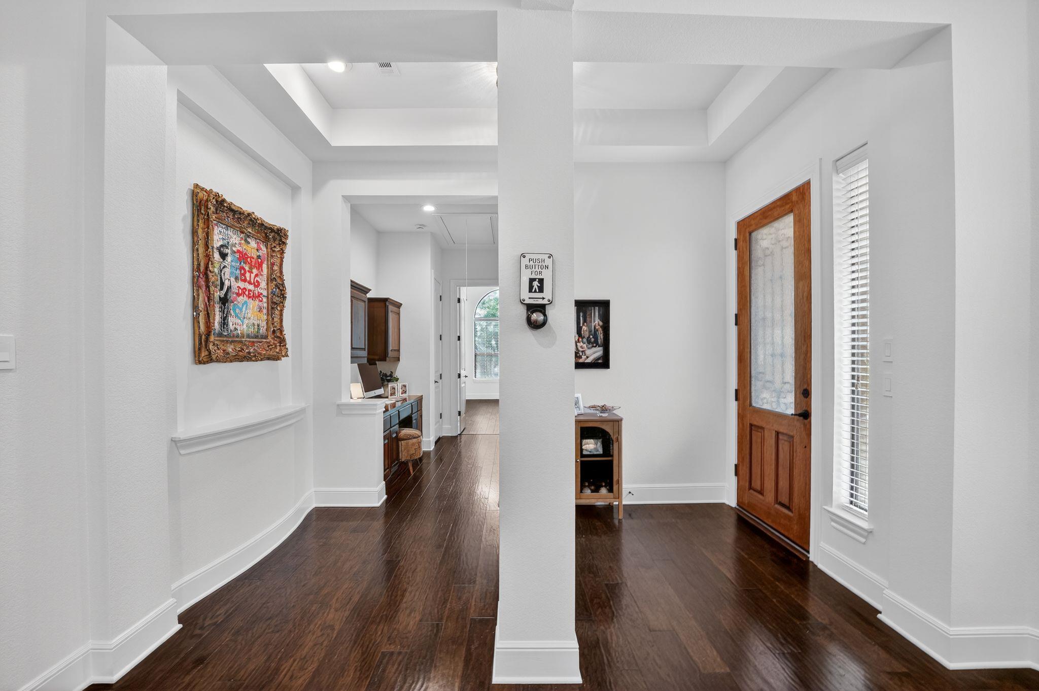 14 PRESTONWOOD Cir, Lakeway, TX 78734