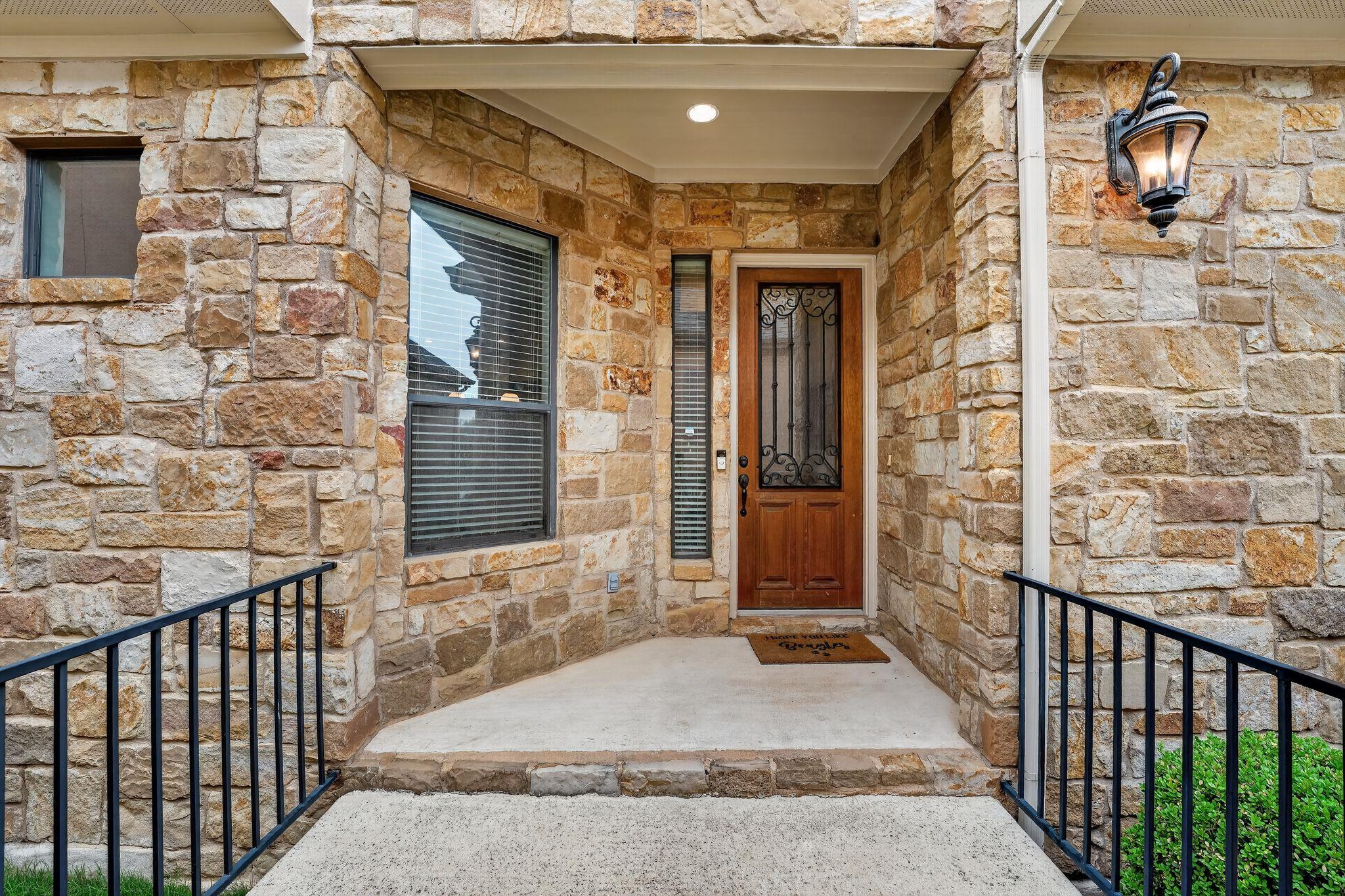 14 PRESTONWOOD Cir, Lakeway, TX 78734