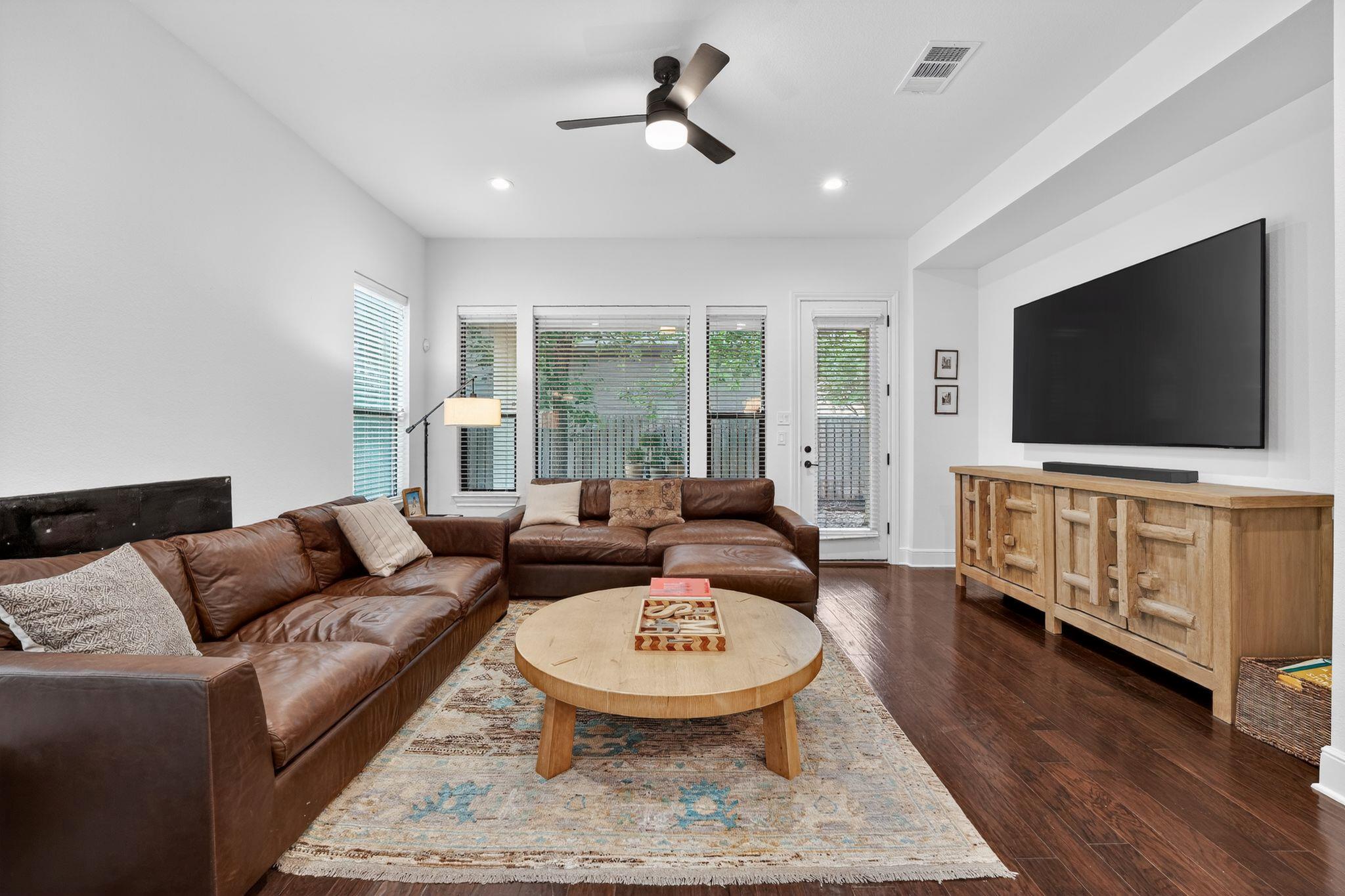 14 PRESTONWOOD Cir, Lakeway, TX 78734