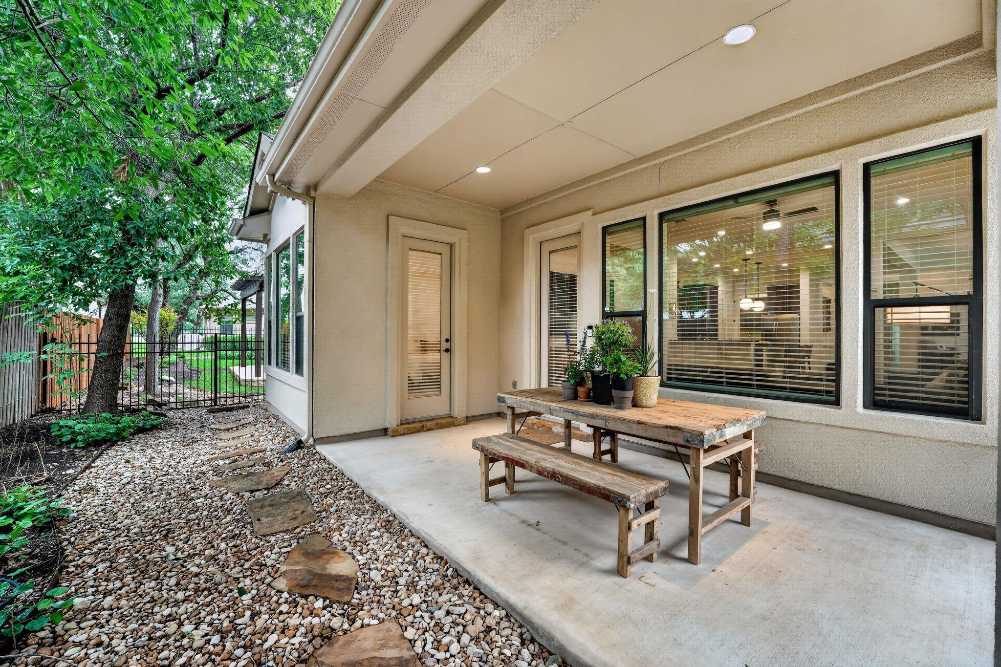 14 PRESTONWOOD Cir, Lakeway, TX 78734