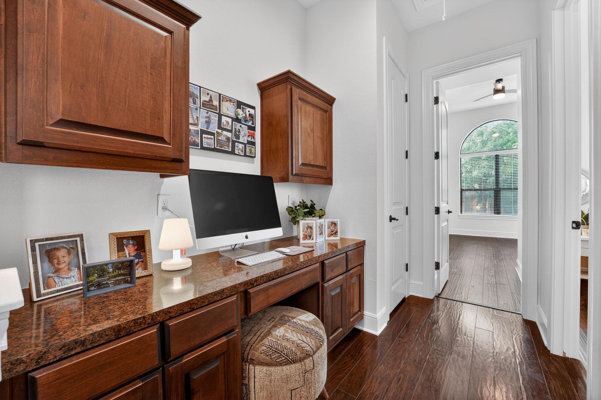 14 PRESTONWOOD Cir, Lakeway, TX 78734