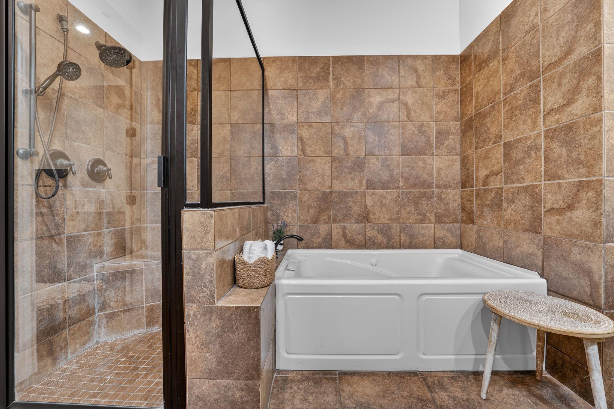 14 PRESTONWOOD Cir, Lakeway, TX 78734