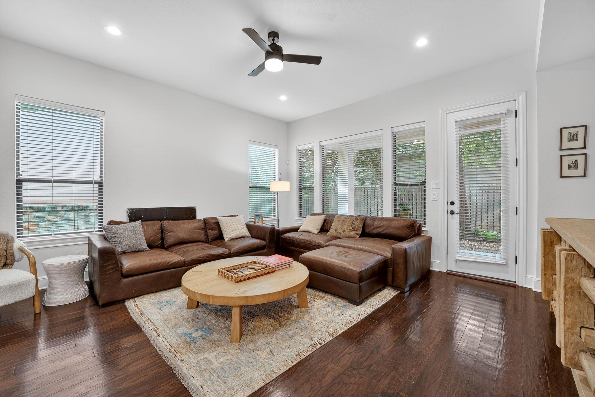 14 PRESTONWOOD Cir, Lakeway, TX 78734