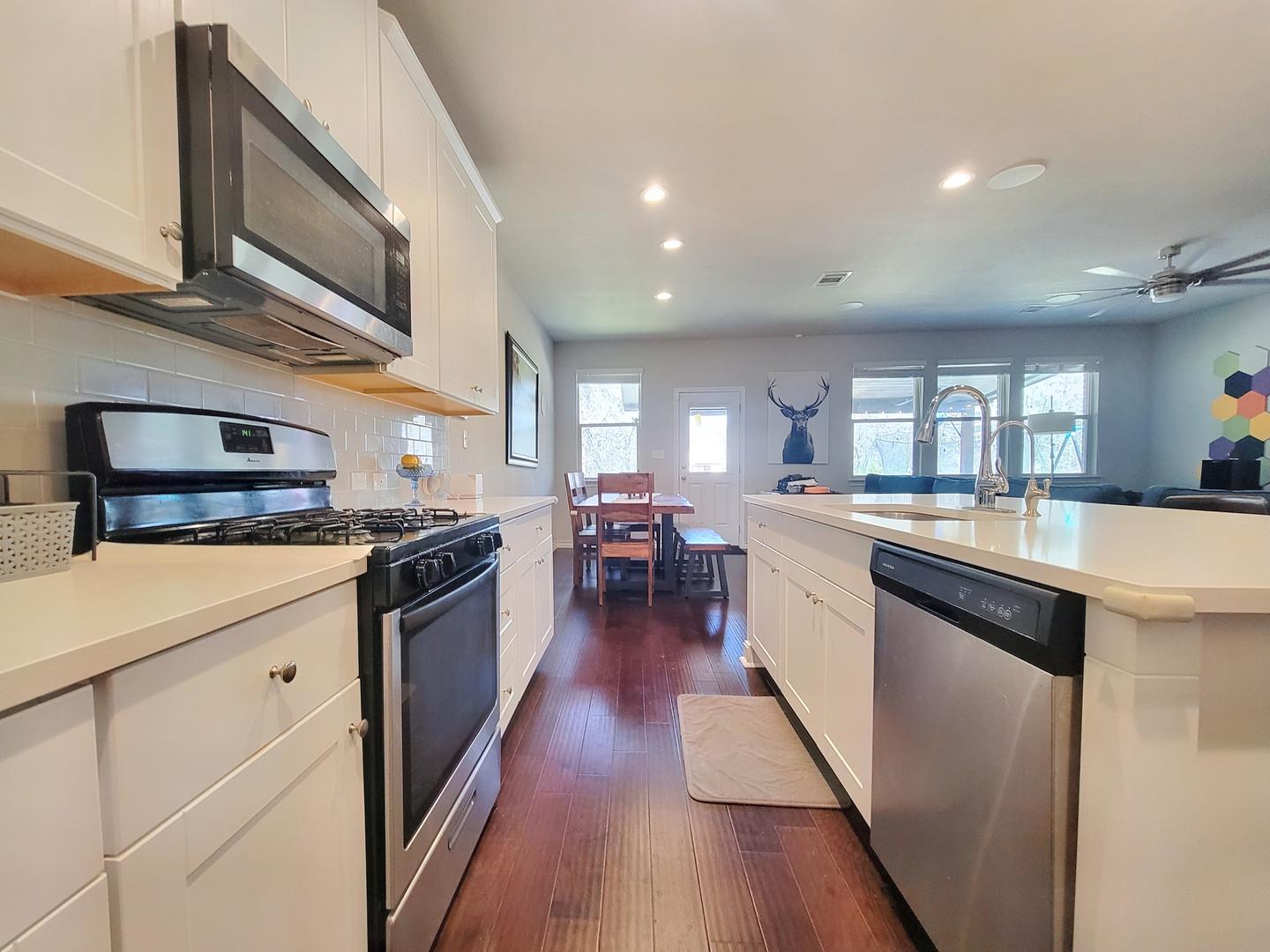 365 Mary Max Cir, San Marcos, TX 78666