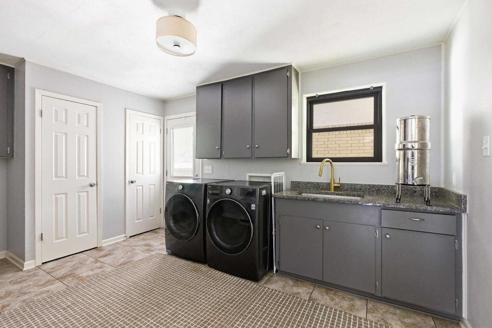 500 S Rio Grande St, Lockhart, TX 78644