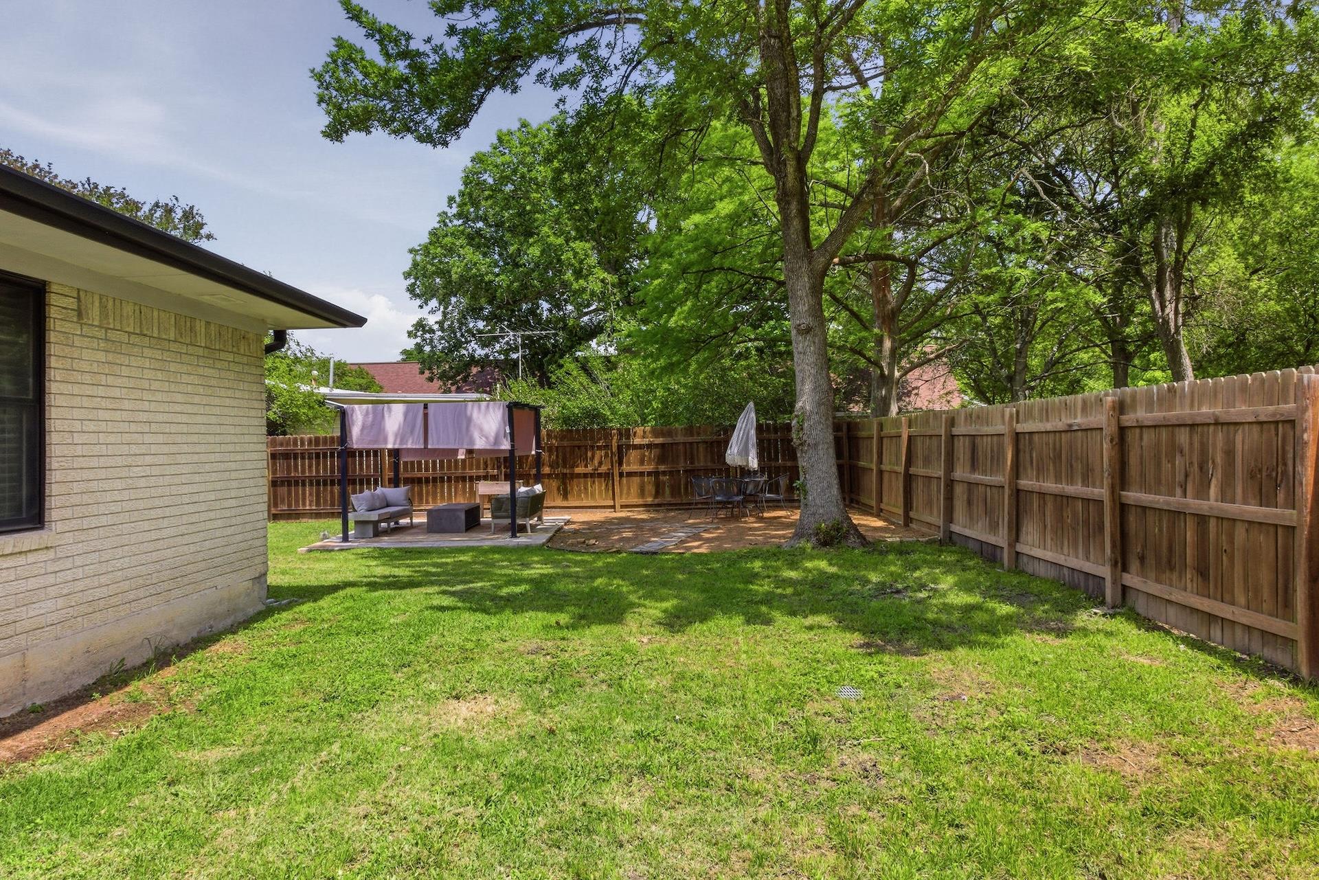 500 S Rio Grande St, Lockhart, TX 78644