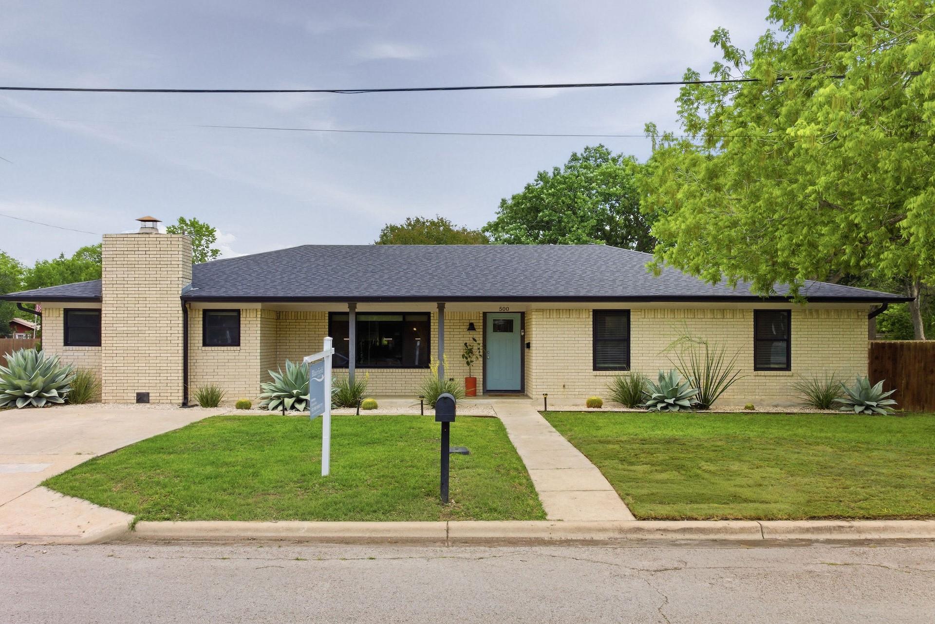 500 S Rio Grande St, Lockhart, TX 78644