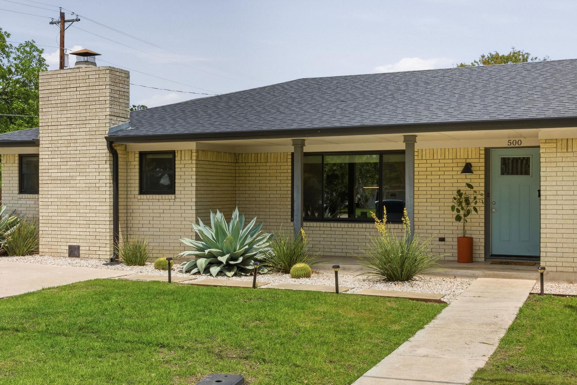 500 S Rio Grande St, Lockhart, TX 78644