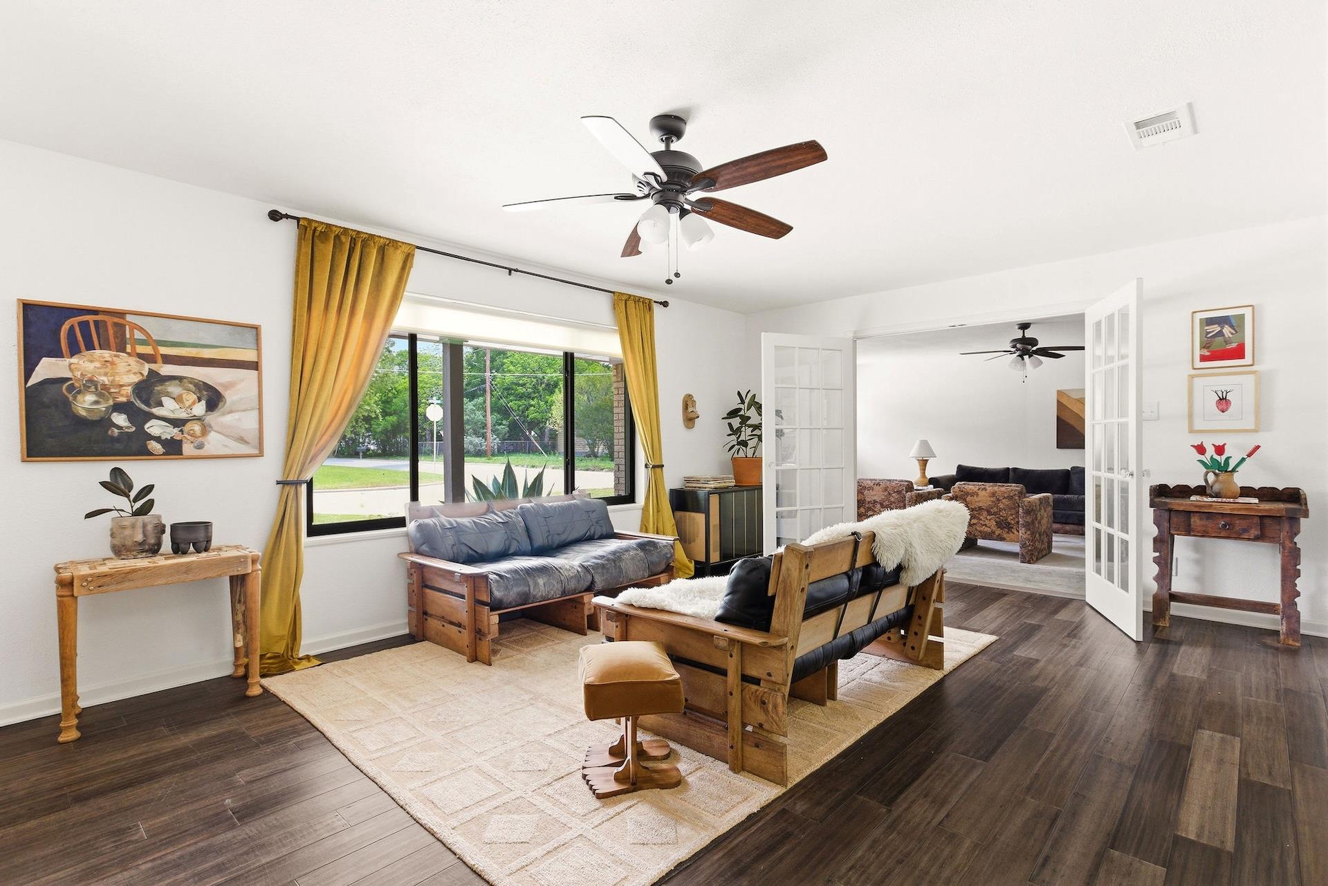 500 S Rio Grande St, Lockhart, TX 78644