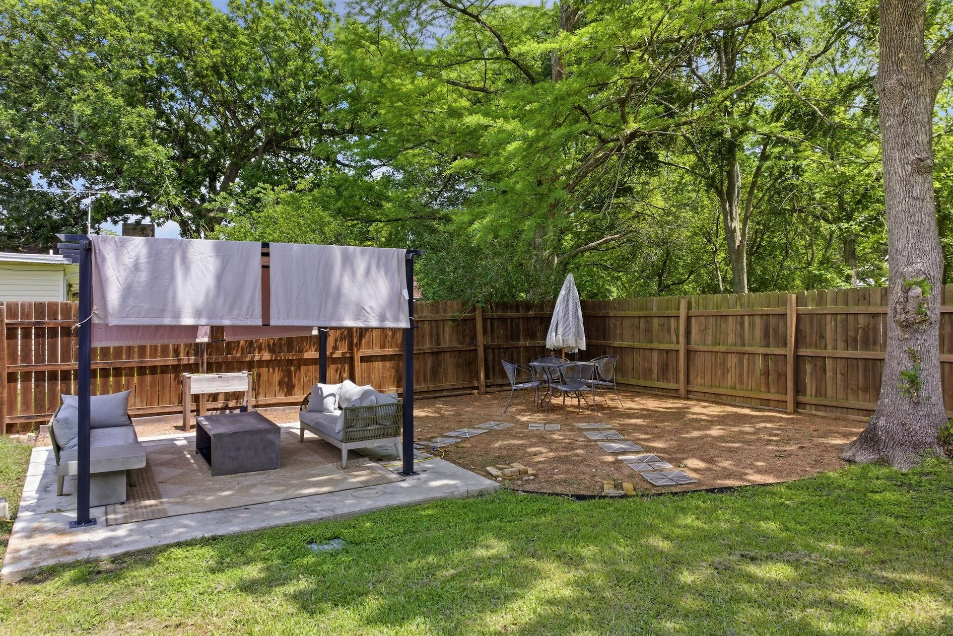 500 S Rio Grande St, Lockhart, TX 78644