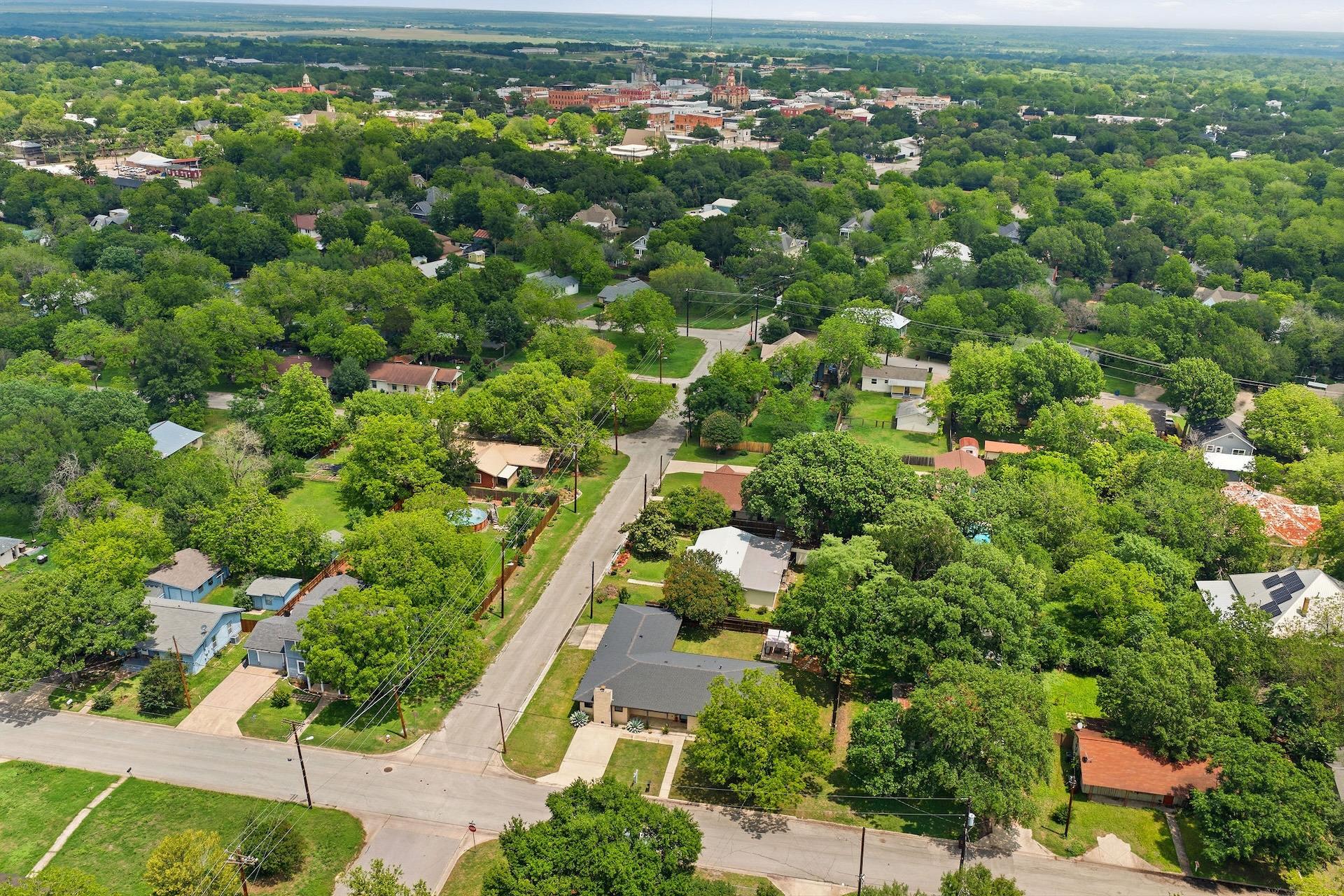 500 S Rio Grande St, Lockhart, TX 78644