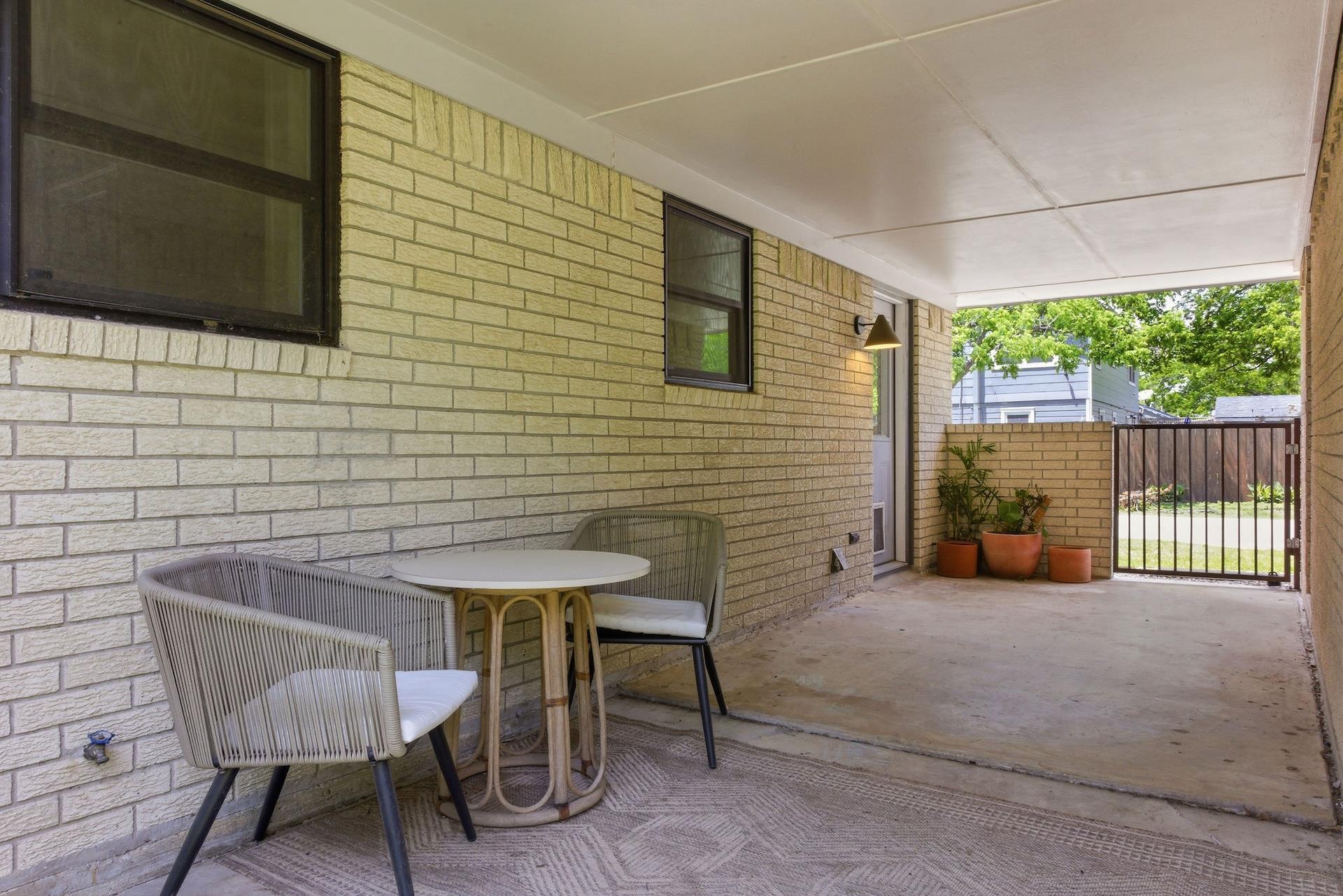500 S Rio Grande St, Lockhart, TX 78644