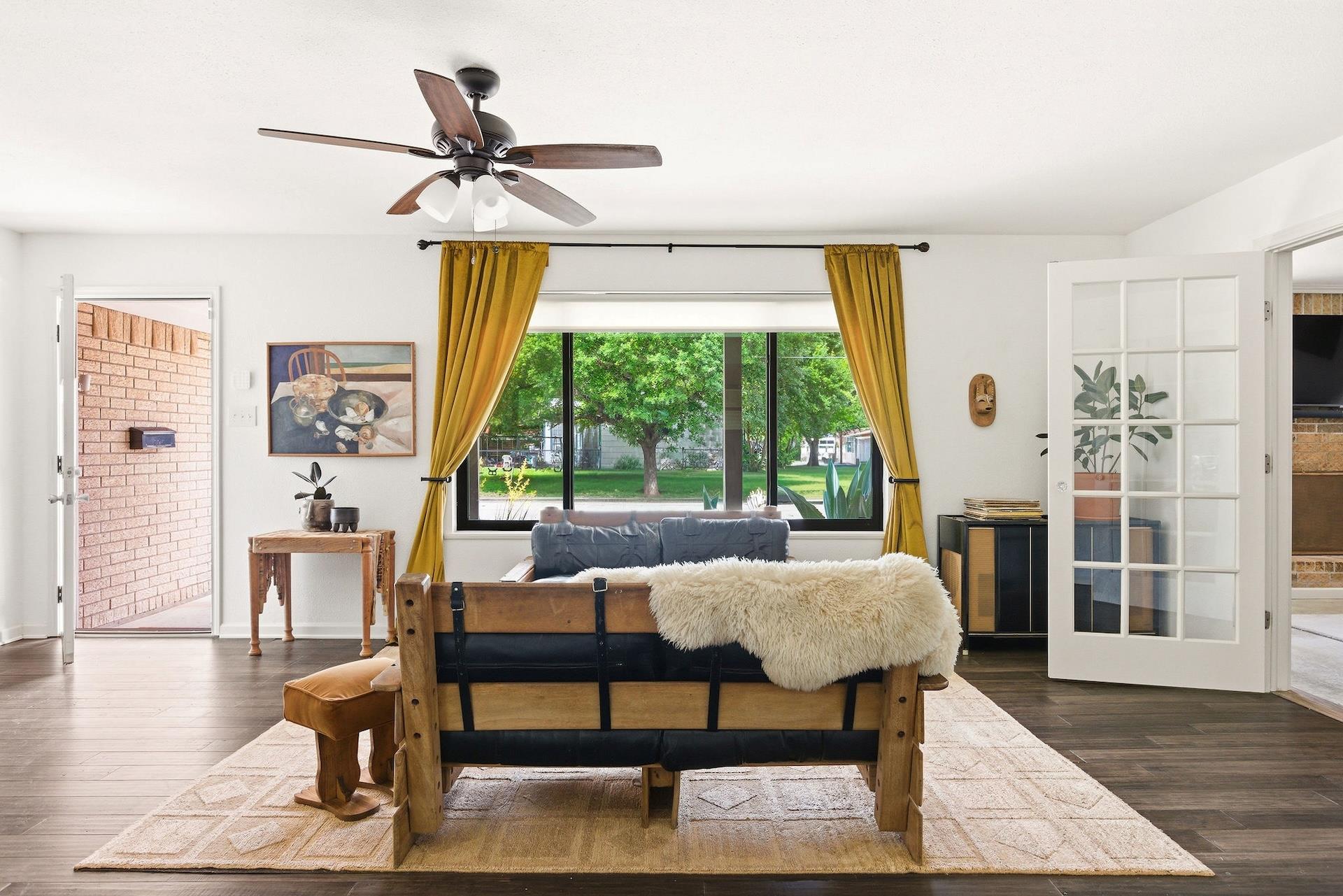 500 S Rio Grande St, Lockhart, TX 78644