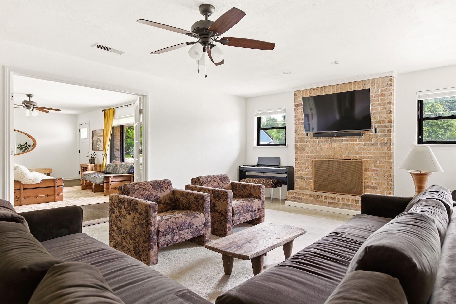 500 S Rio Grande St, Lockhart, TX 78644