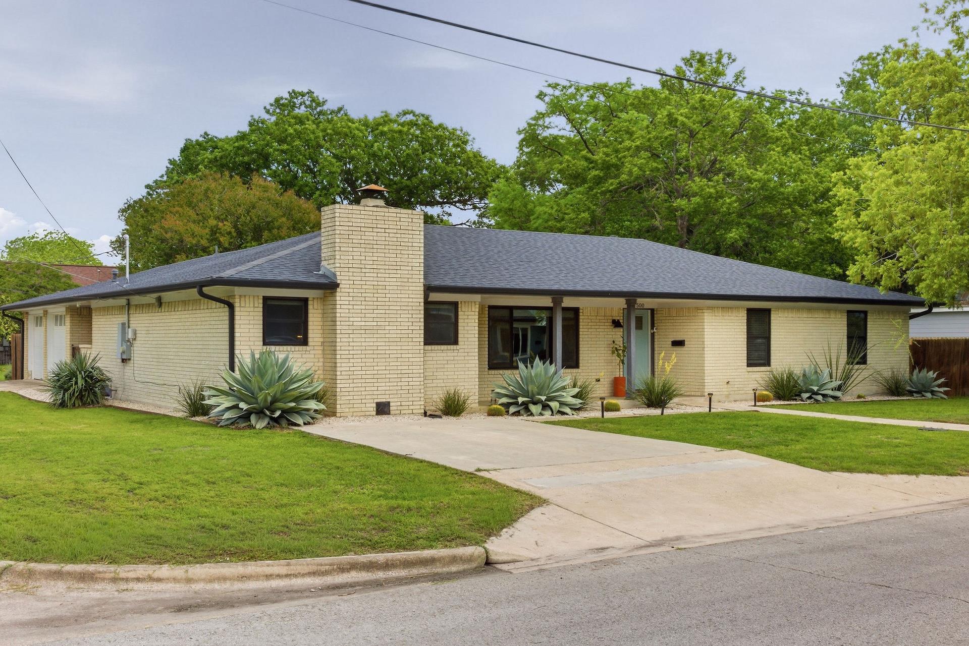 500 S Rio Grande St, Lockhart, TX 78644