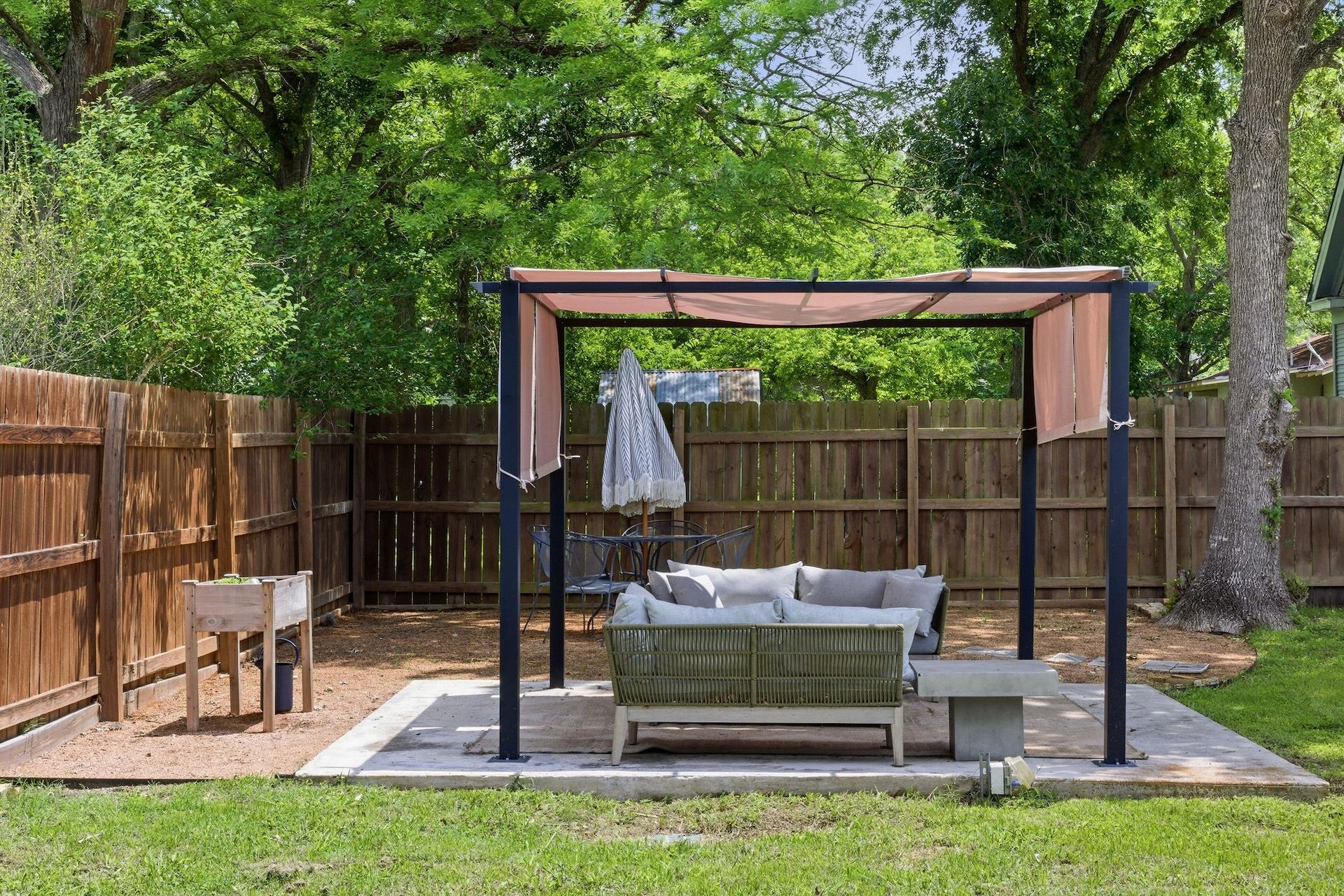 500 S Rio Grande St, Lockhart, TX 78644