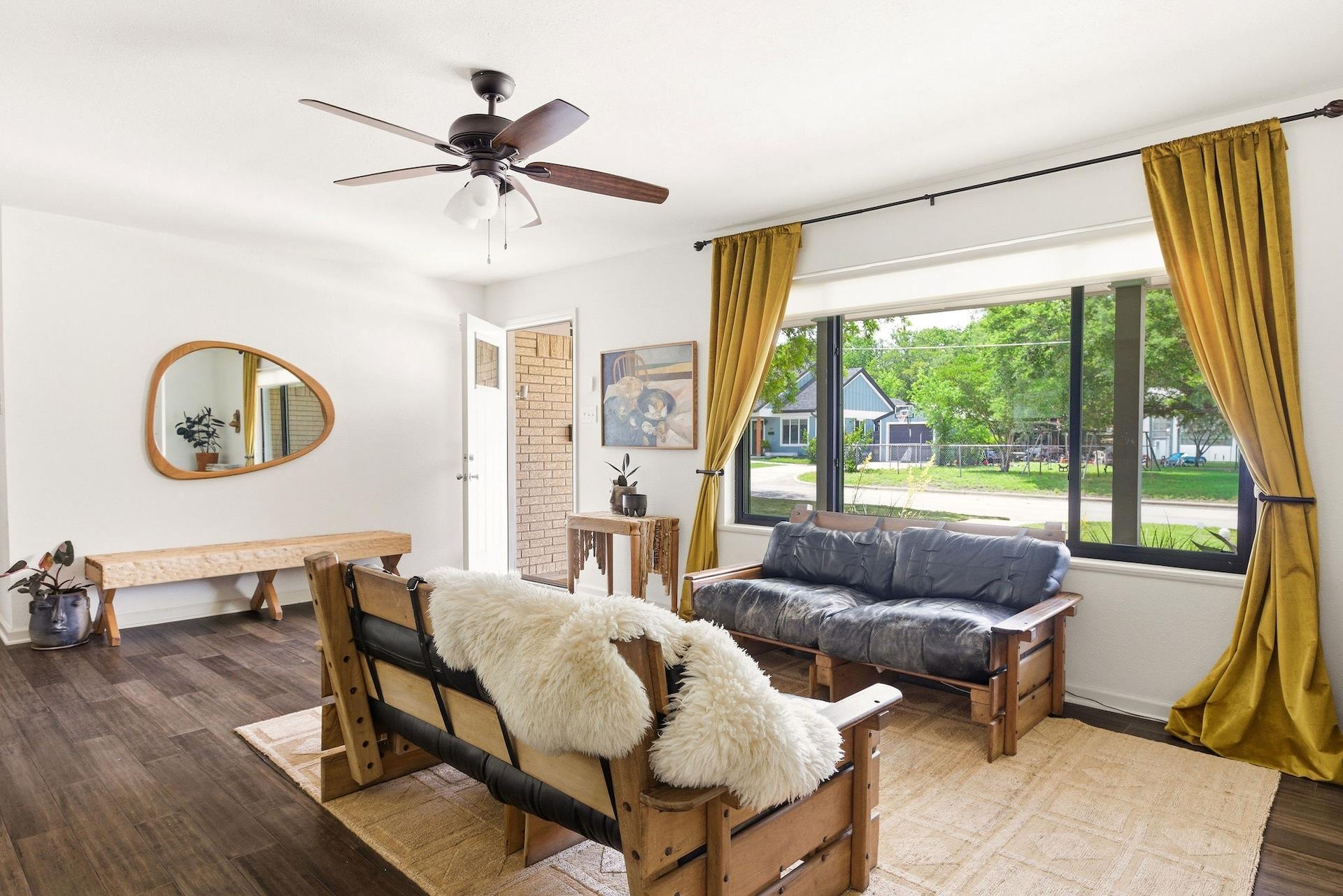 500 S Rio Grande St, Lockhart, TX 78644