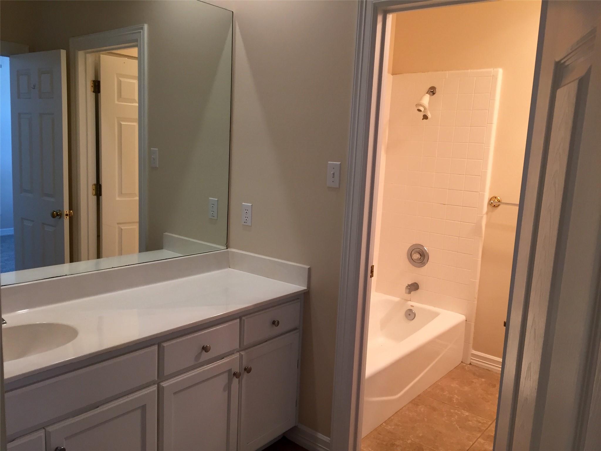 4010 Long Champ Dr # 4, Austin, TX 78746