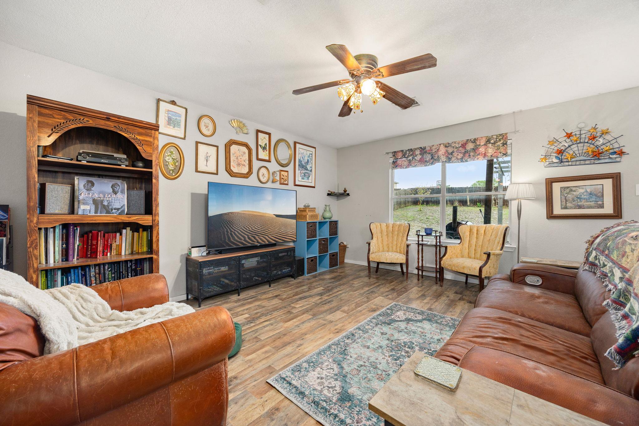 137 Sawgrass Cir, Kyle, TX 78640