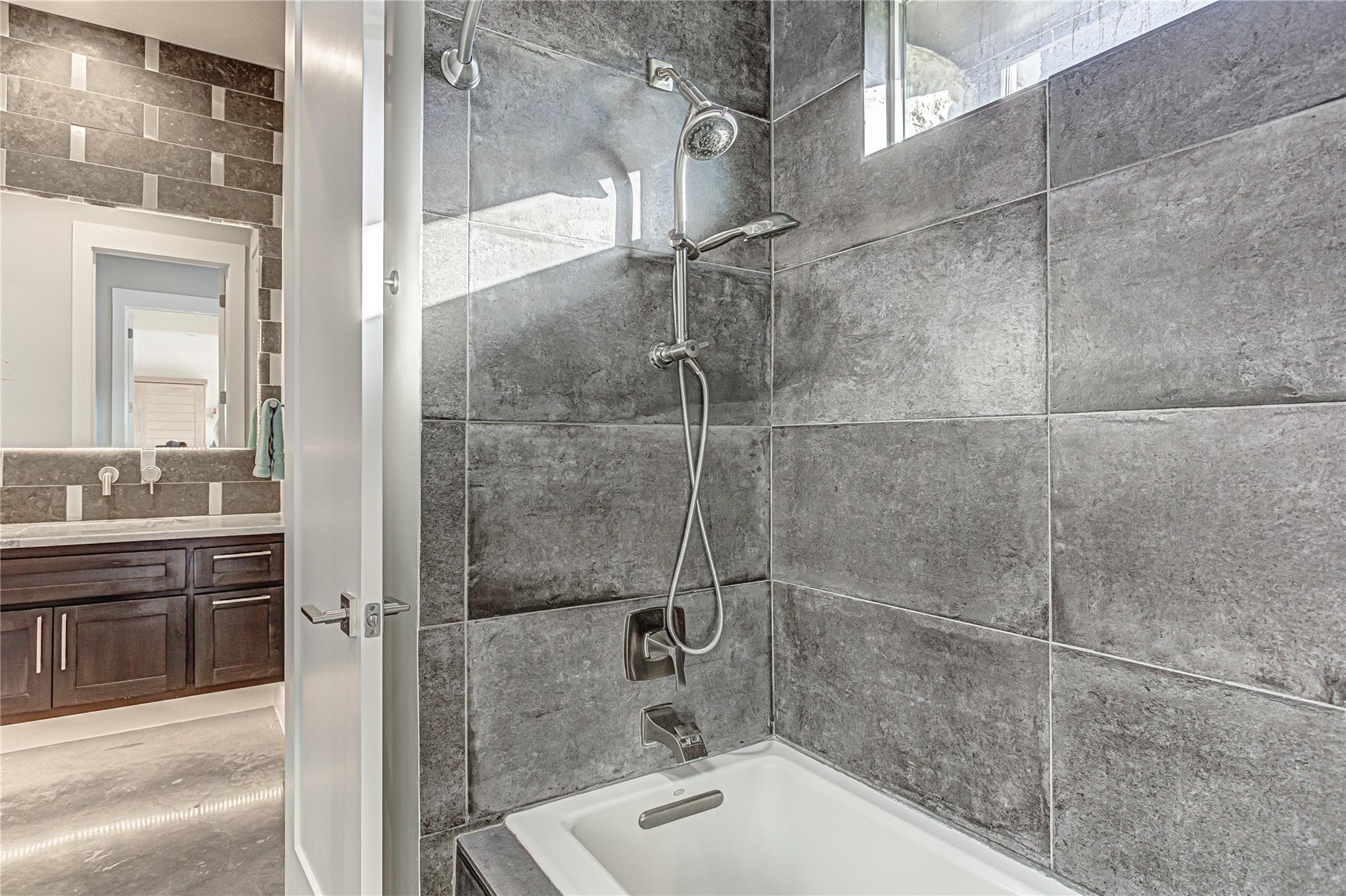 507 Boulder Creek Dr, Marble Falls, TX 78654