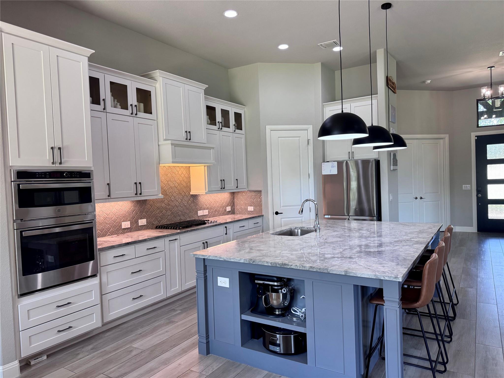 209 Oak Hill Dr, Liberty Hill, TX 78642