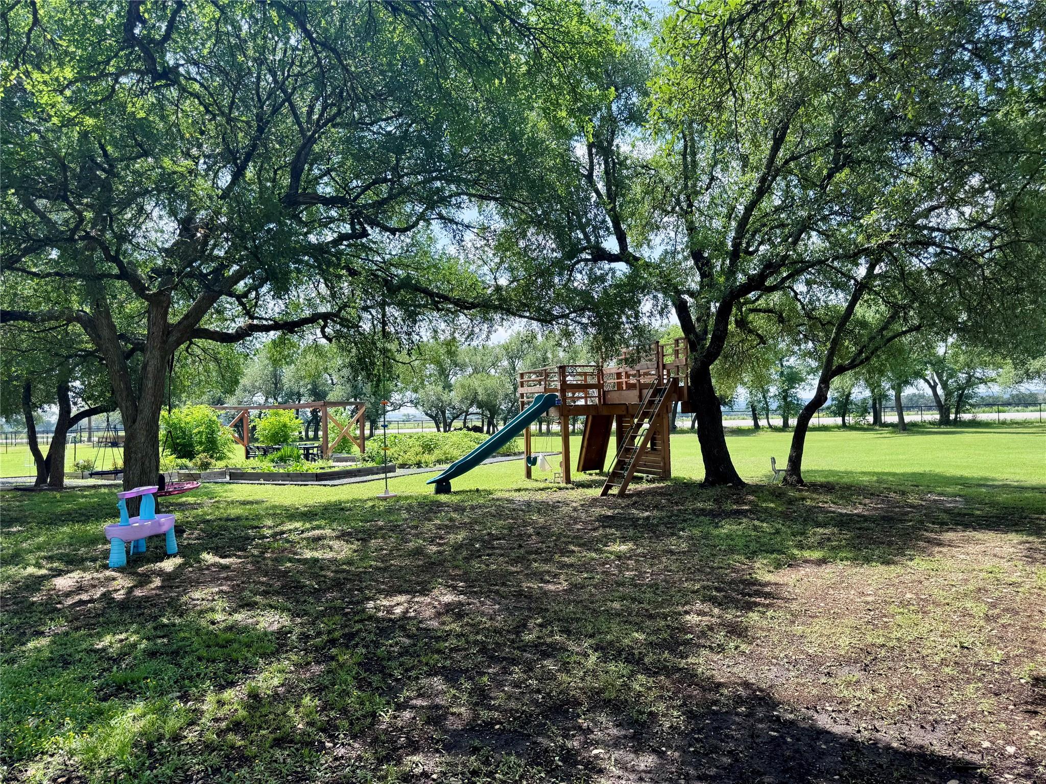 209 Oak Hill Dr, Liberty Hill, TX 78642