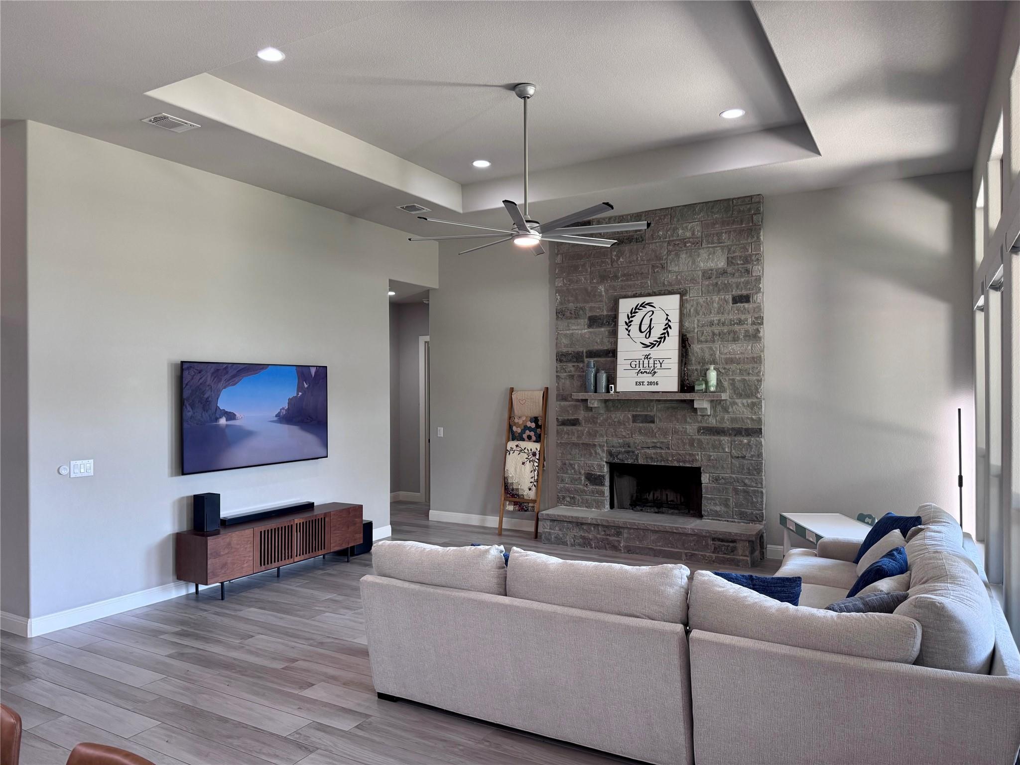 209 Oak Hill Dr, Liberty Hill, TX 78642