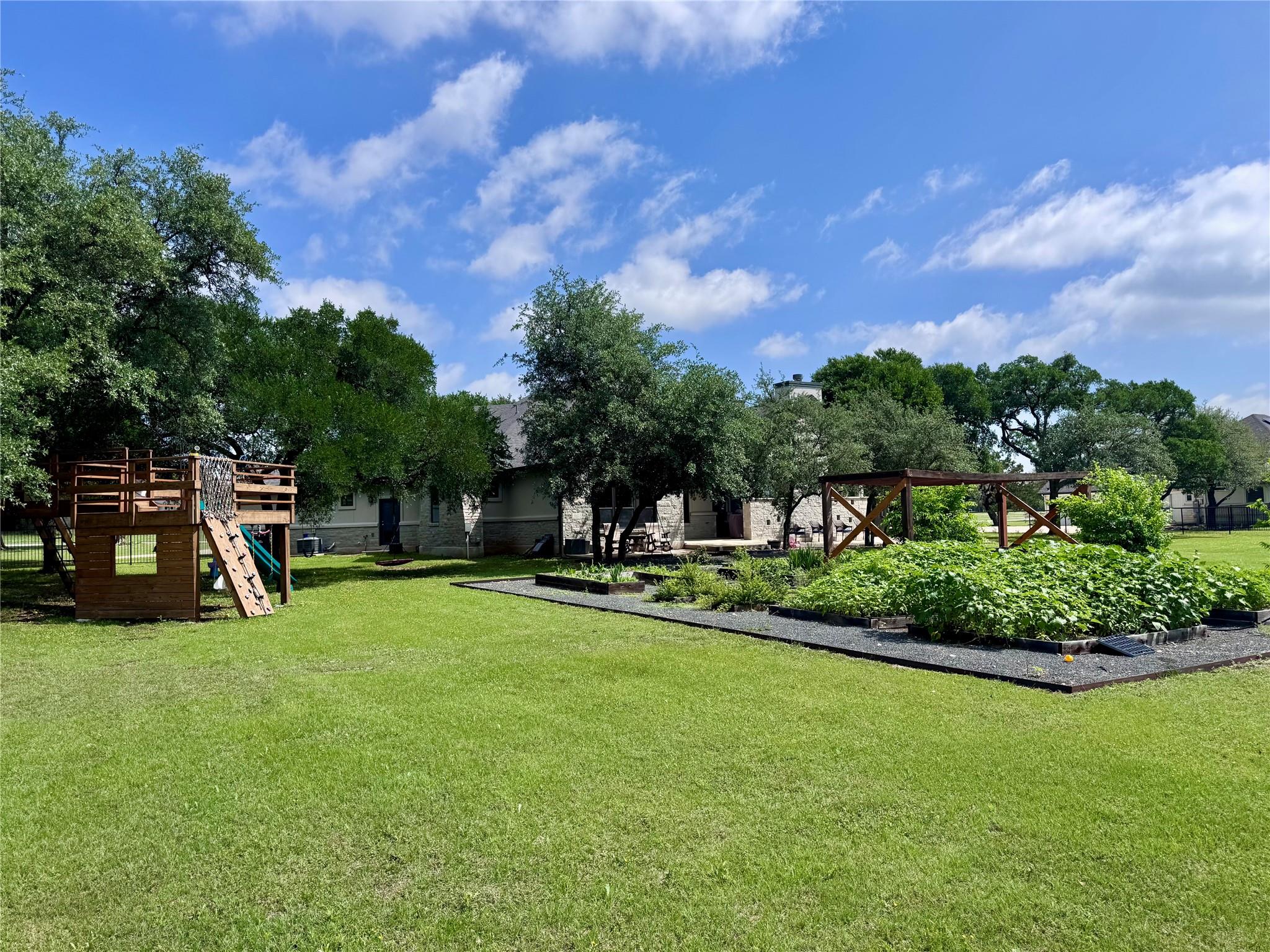 209 Oak Hill Dr, Liberty Hill, TX 78642