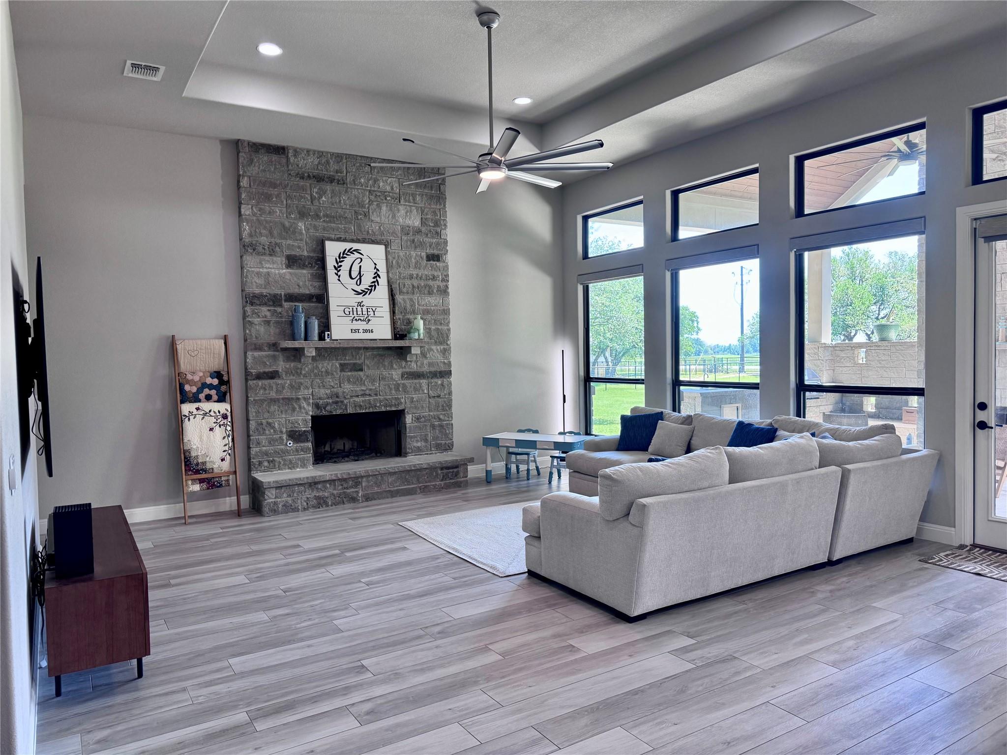 209 Oak Hill Dr, Liberty Hill, TX 78642