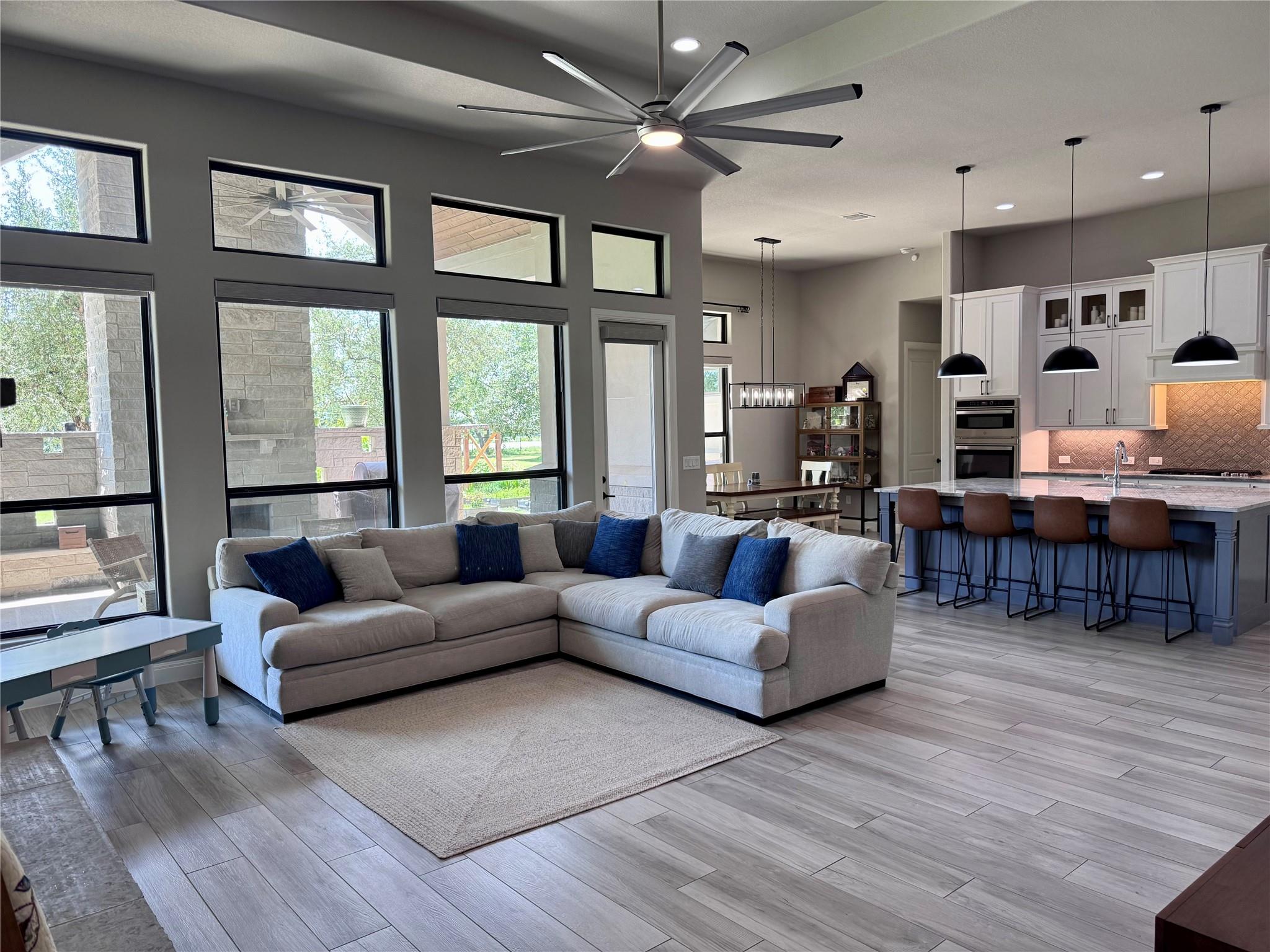 209 Oak Hill Dr, Liberty Hill, TX 78642