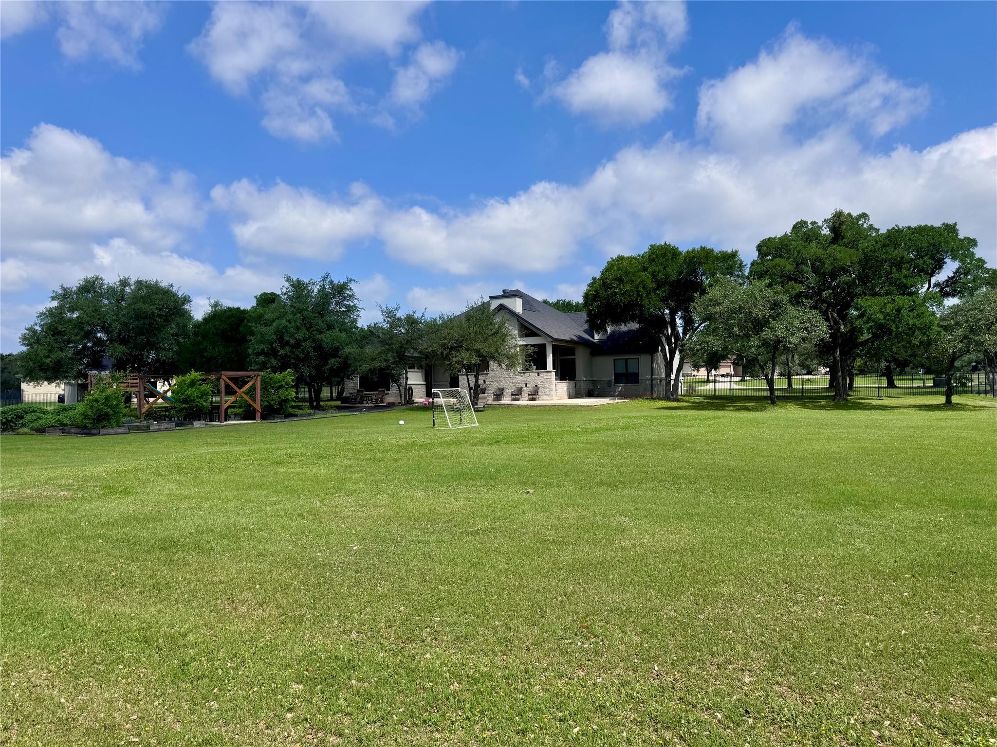 209 Oak Hill Dr, Liberty Hill, TX 78642