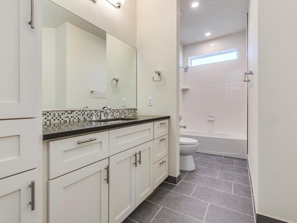 6412 Carson Rdg # B, Austin, TX 78741