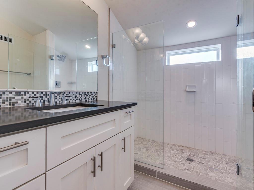 6412 Carson Rdg # B, Austin, TX 78741