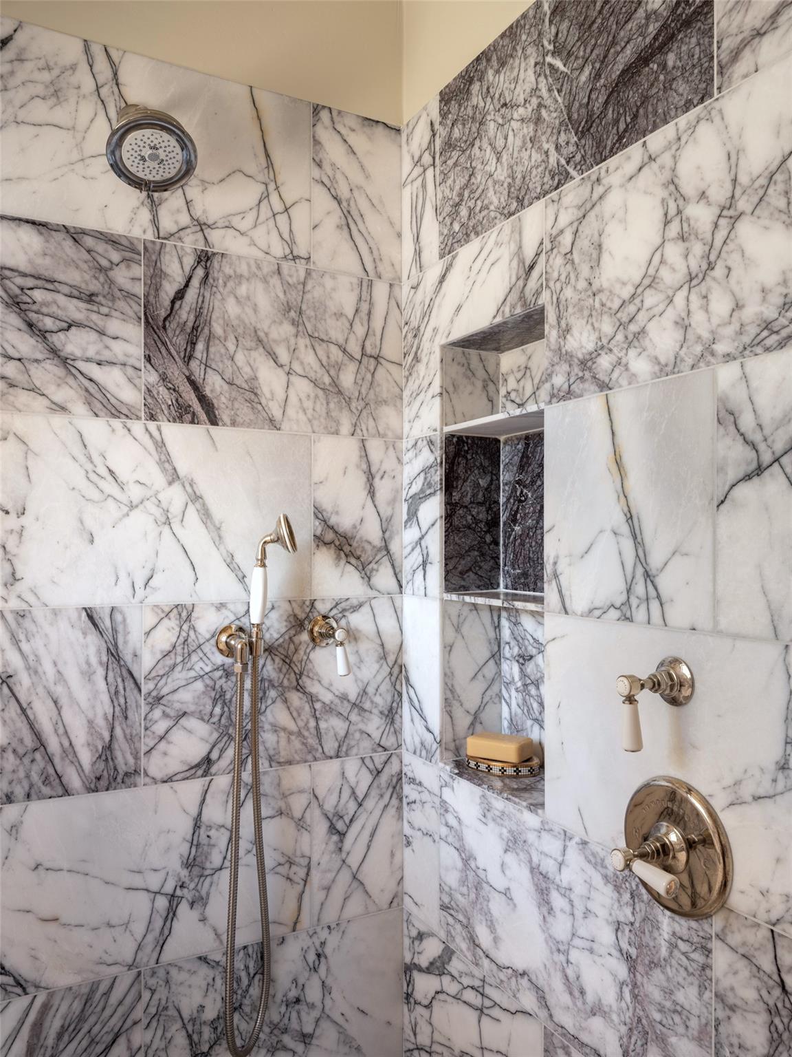 1934 N Walnut Springs Rd, Johnson City, TX 78636