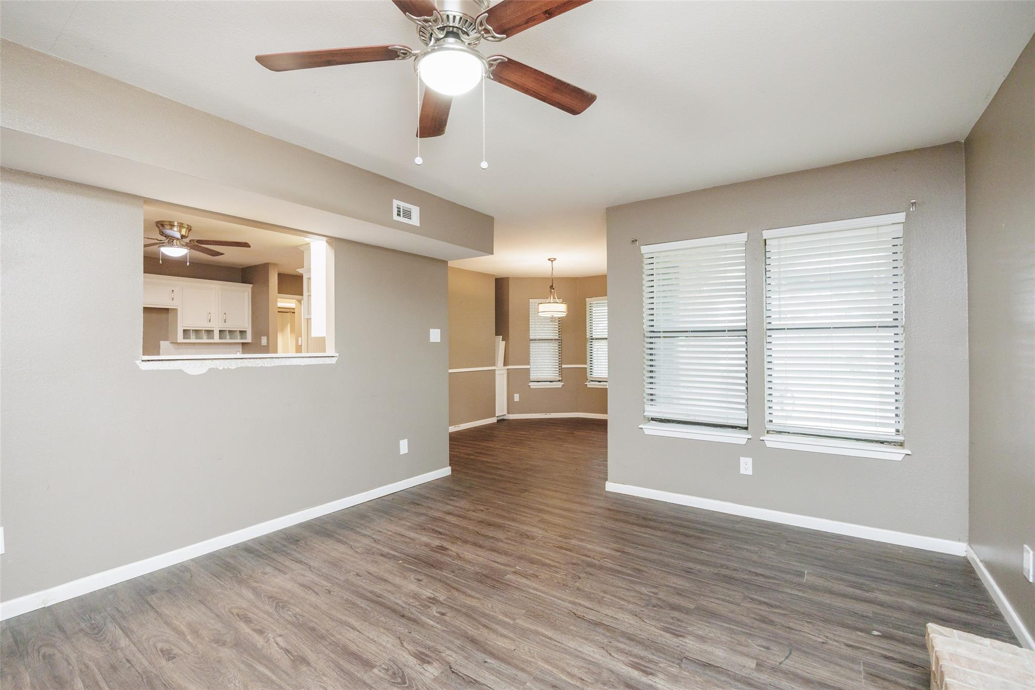 320 Long Pointe Dr, Portland, TX 78374