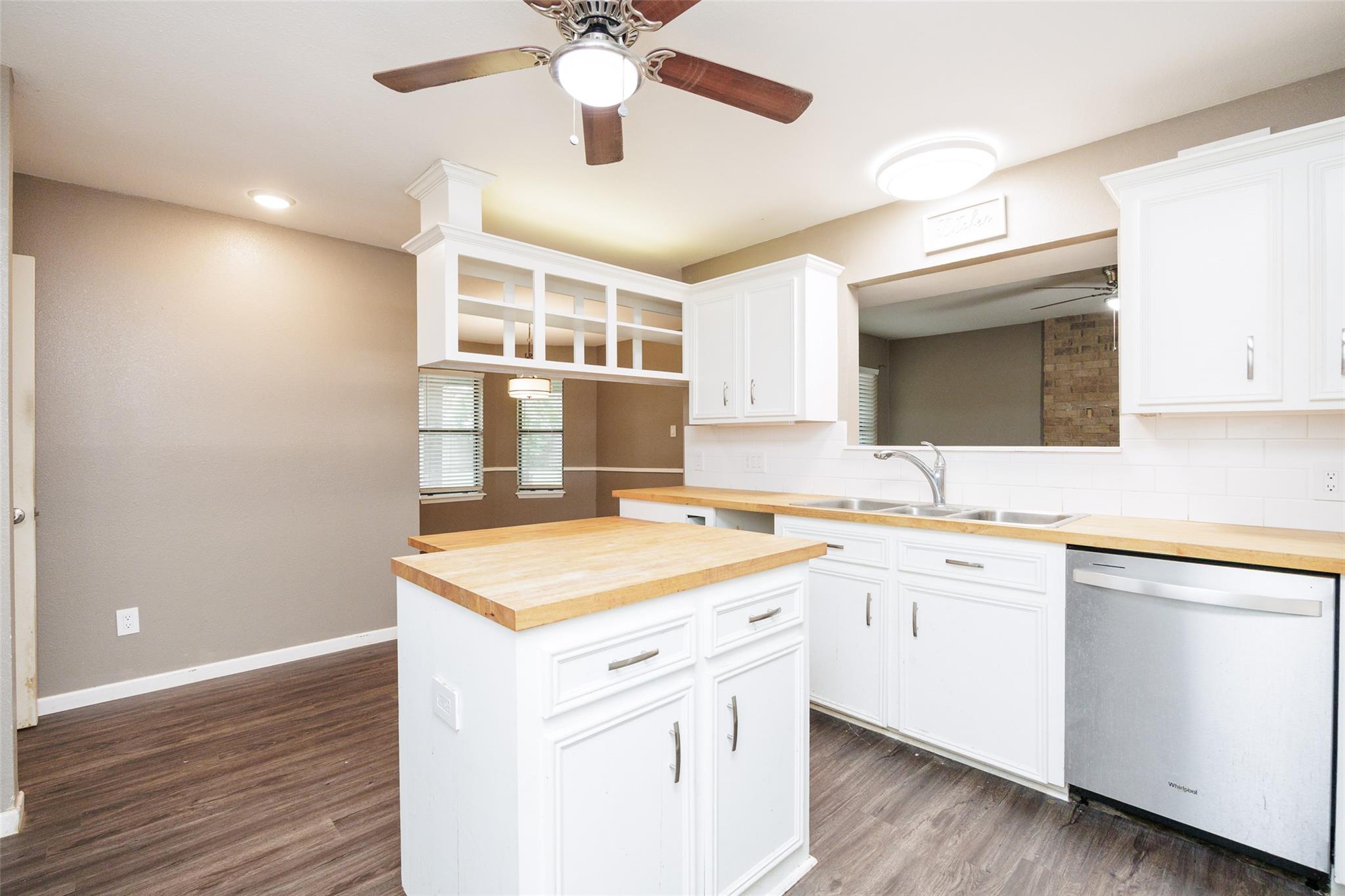 320 Long Pointe Dr, Portland, TX 78374