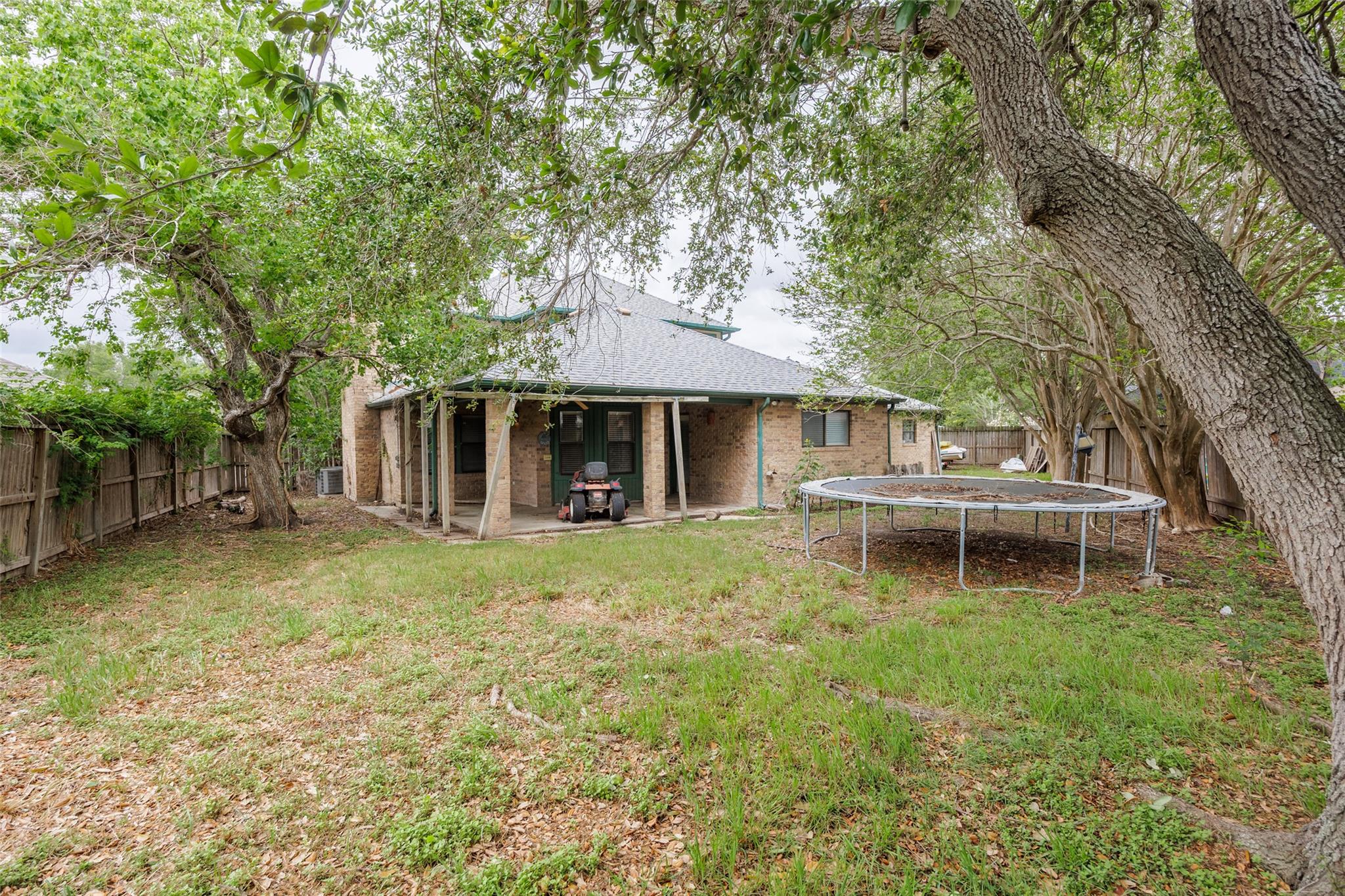 320 Long Pointe Dr, Portland, TX 78374