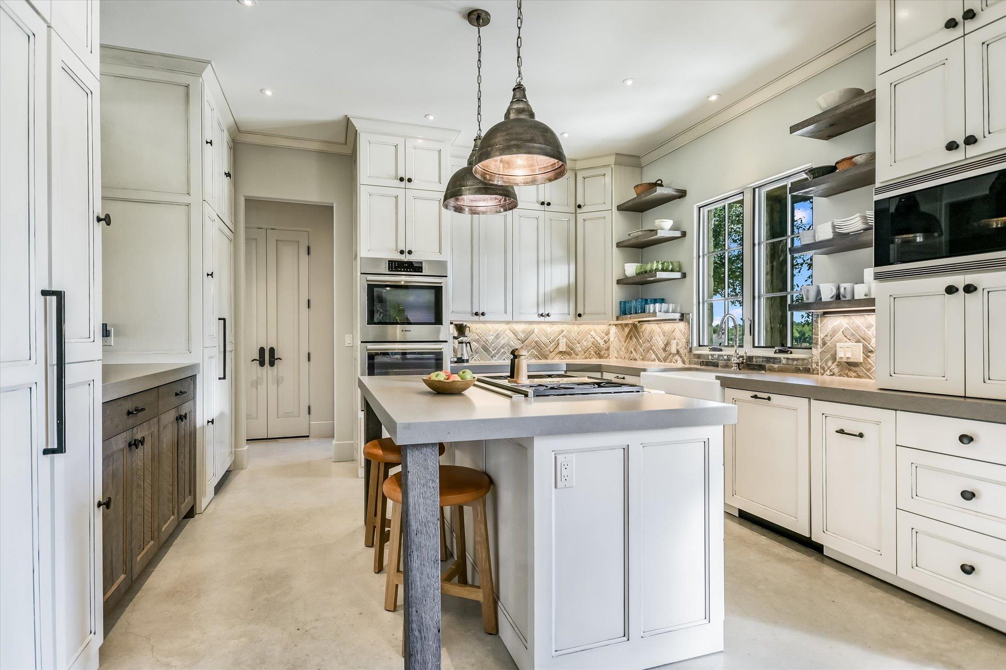 175 Putting Park Dr, Fredericksburg, TX 78624