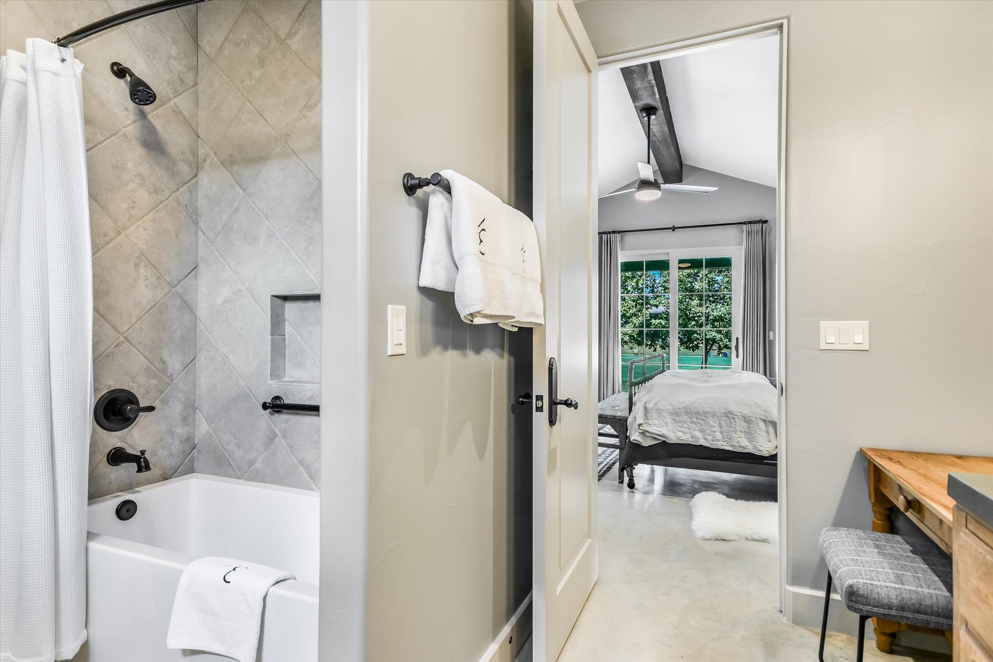 175 Putting Park Dr, Fredericksburg, TX 78624