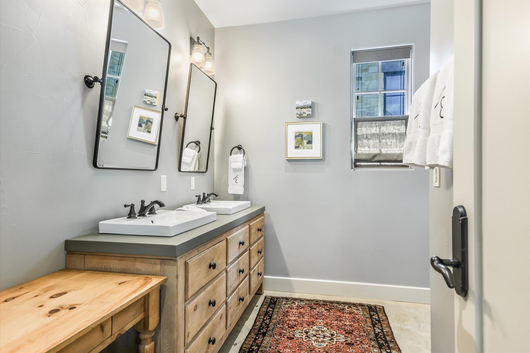 175 Putting Park Dr, Fredericksburg, TX 78624