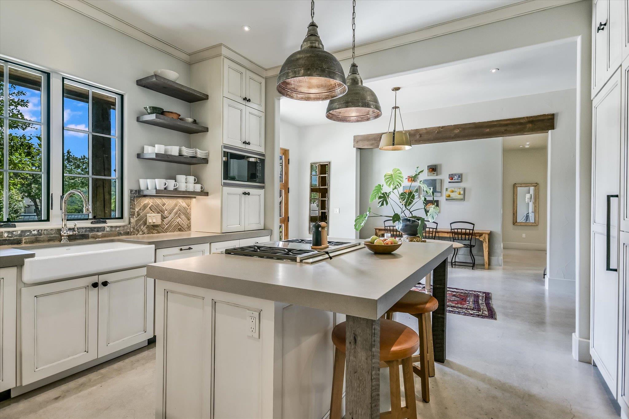 175 Putting Park Dr, Fredericksburg, TX 78624