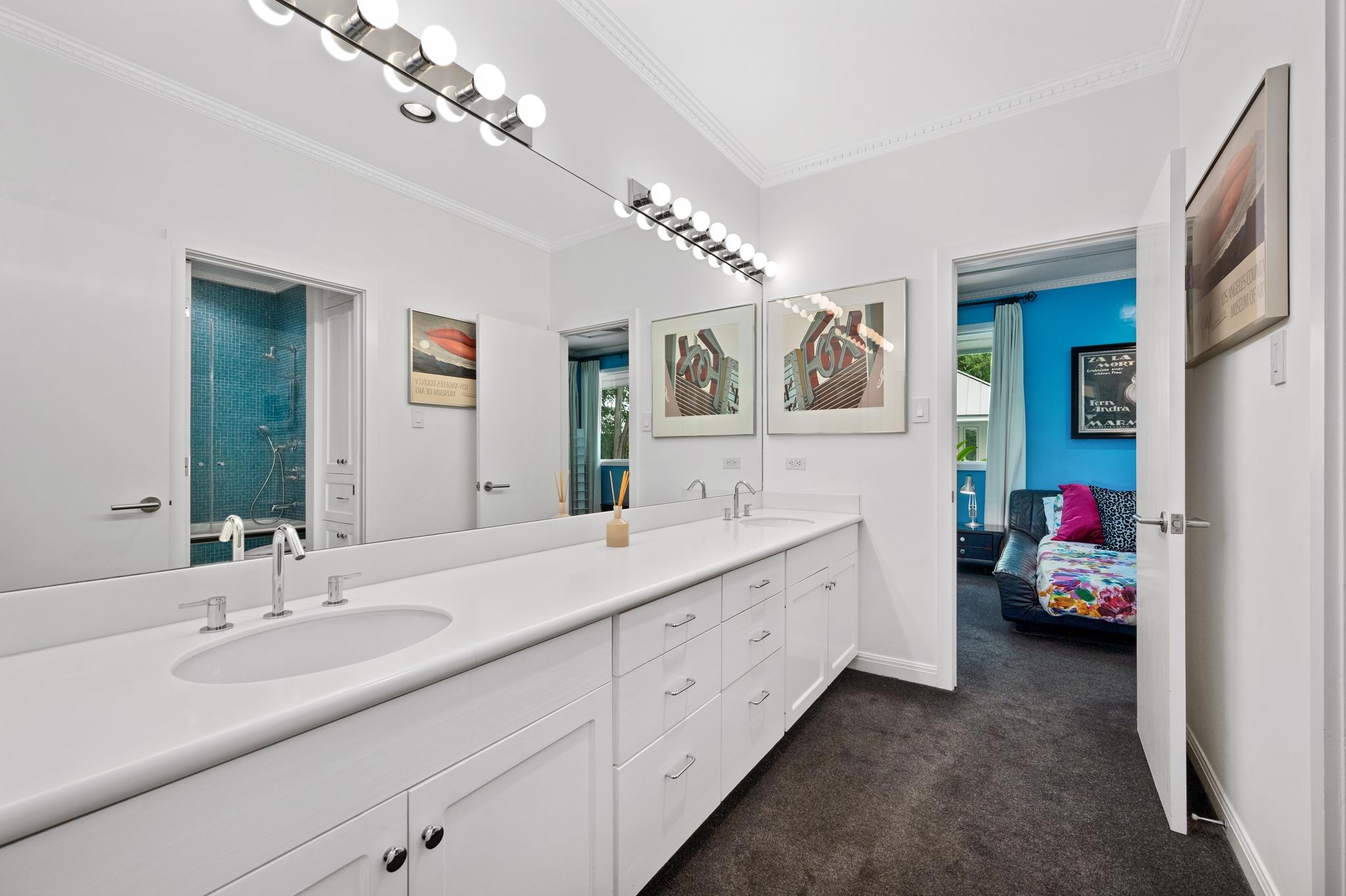 6 Las Brisas Dr, West Lake Hills, TX 78746