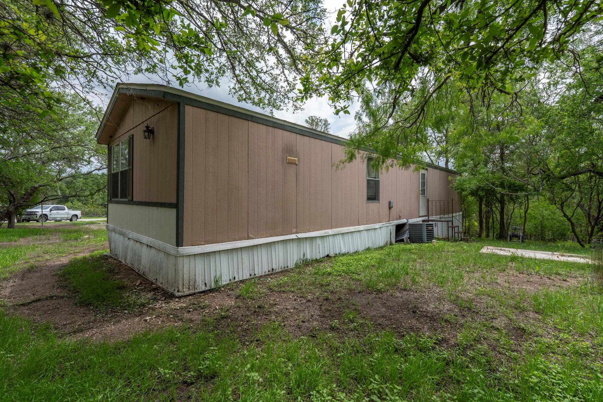 110 Oak Holw, Dale, TX 78616