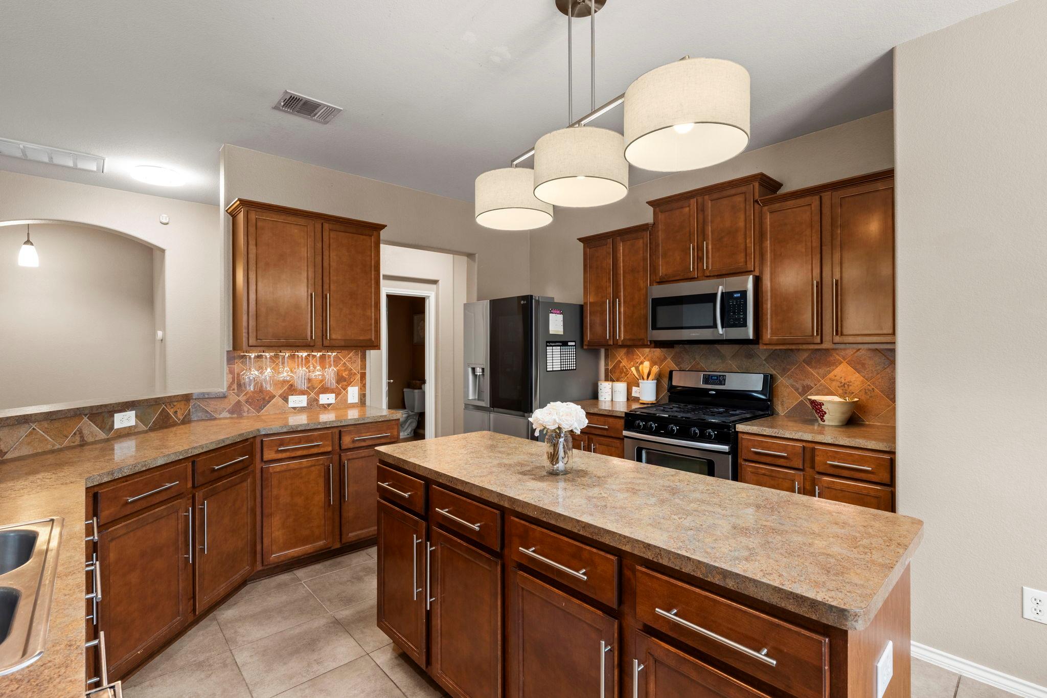 256 Willow City Vly, Buda, TX 78610