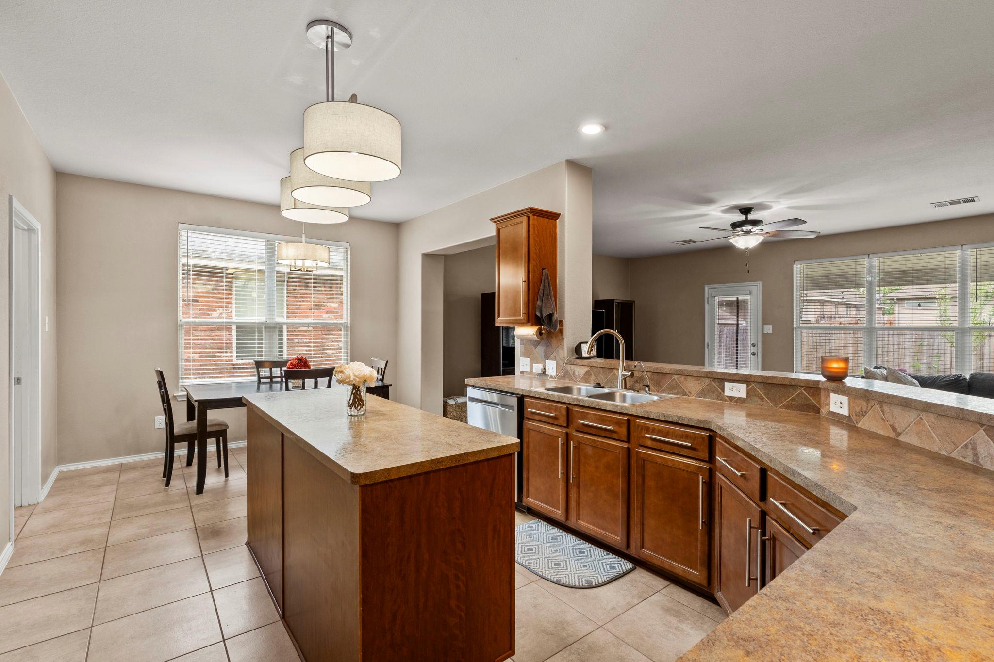 256 Willow City Vly, Buda, TX 78610