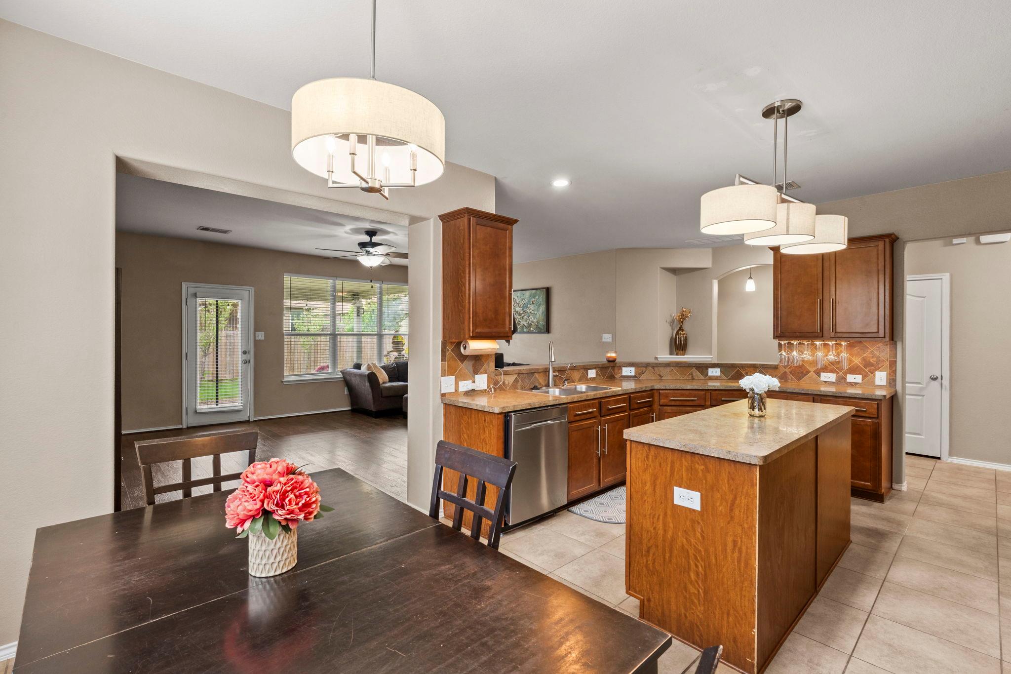 256 Willow City Vly, Buda, TX 78610