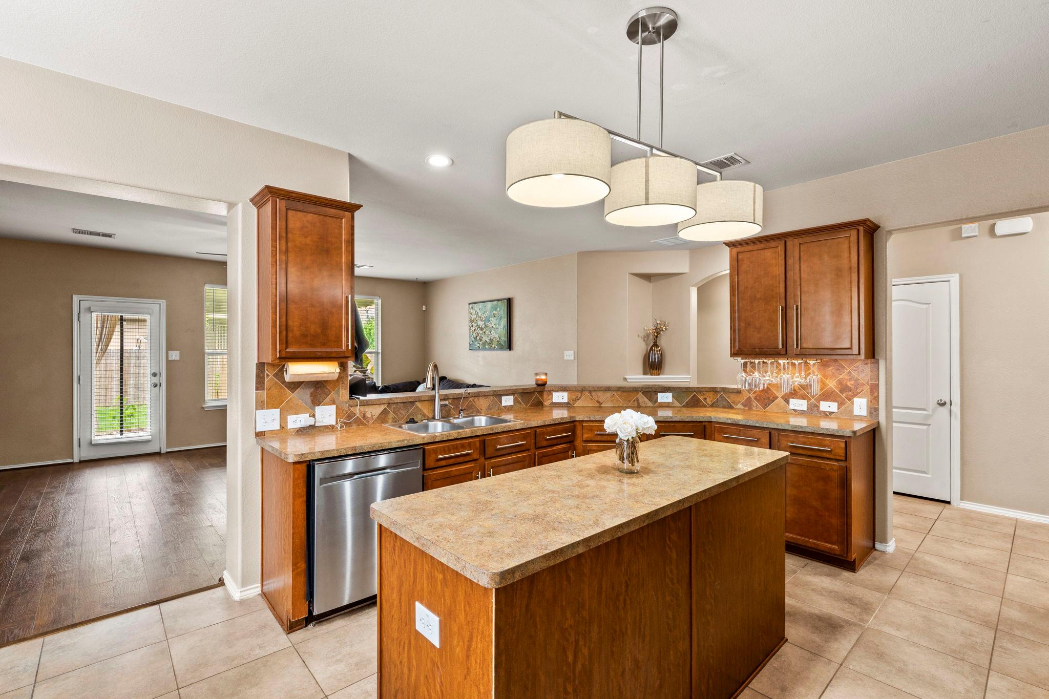 256 Willow City Vly, Buda, TX 78610