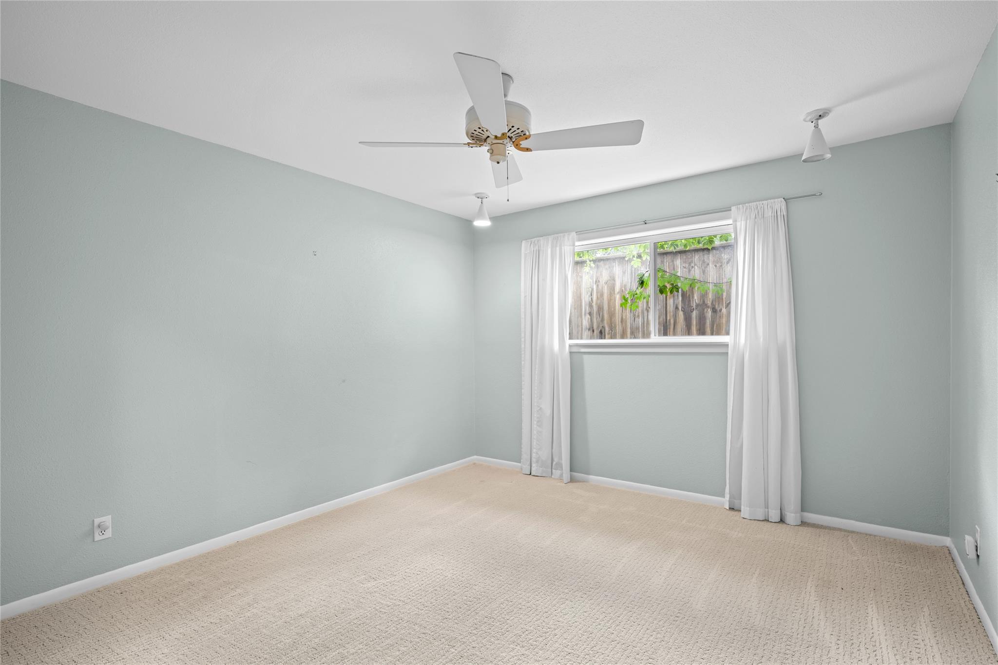 315 E Fannin St, La Grange, TX 78945