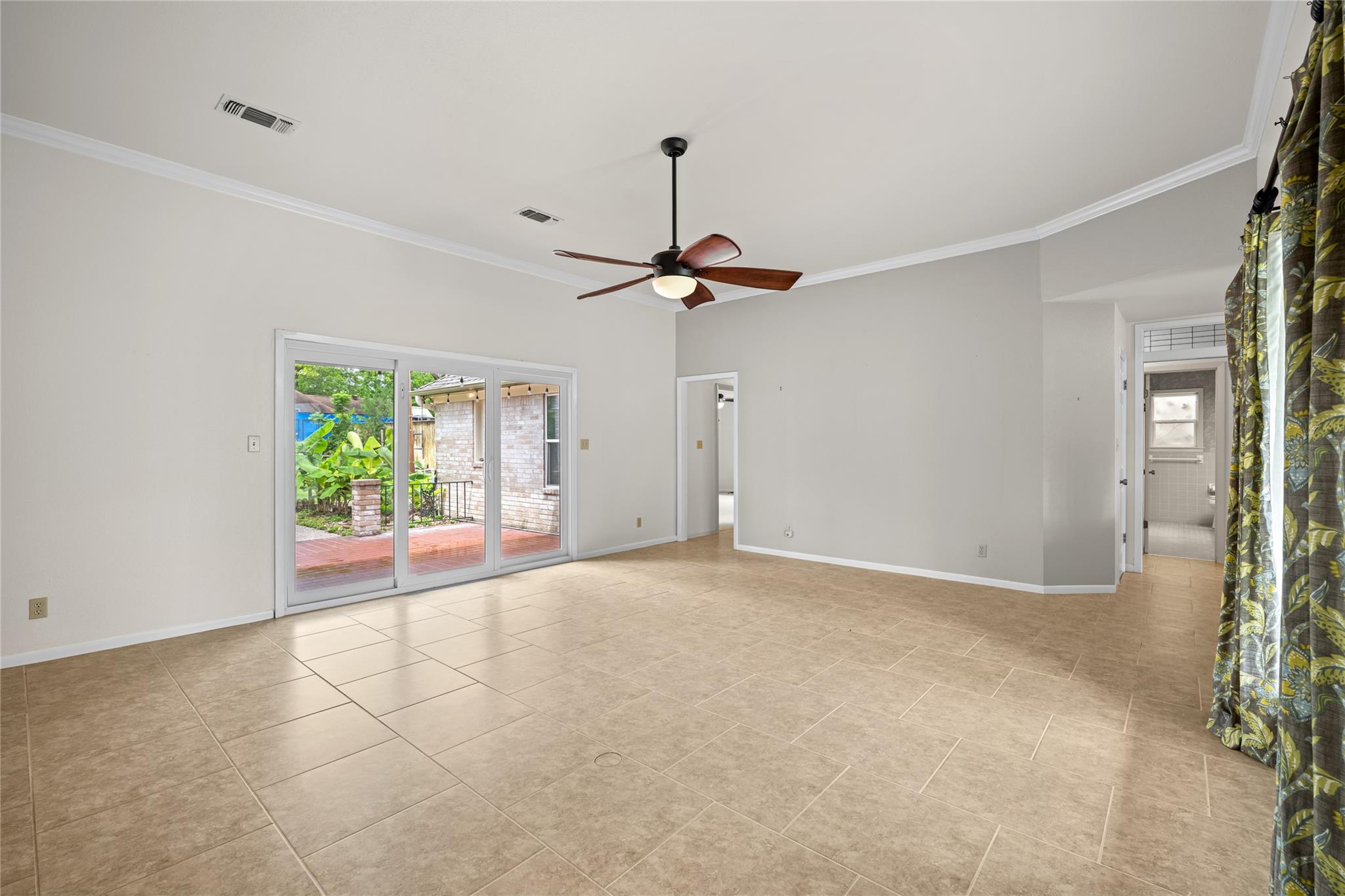 315 E Fannin St, La Grange, TX 78945